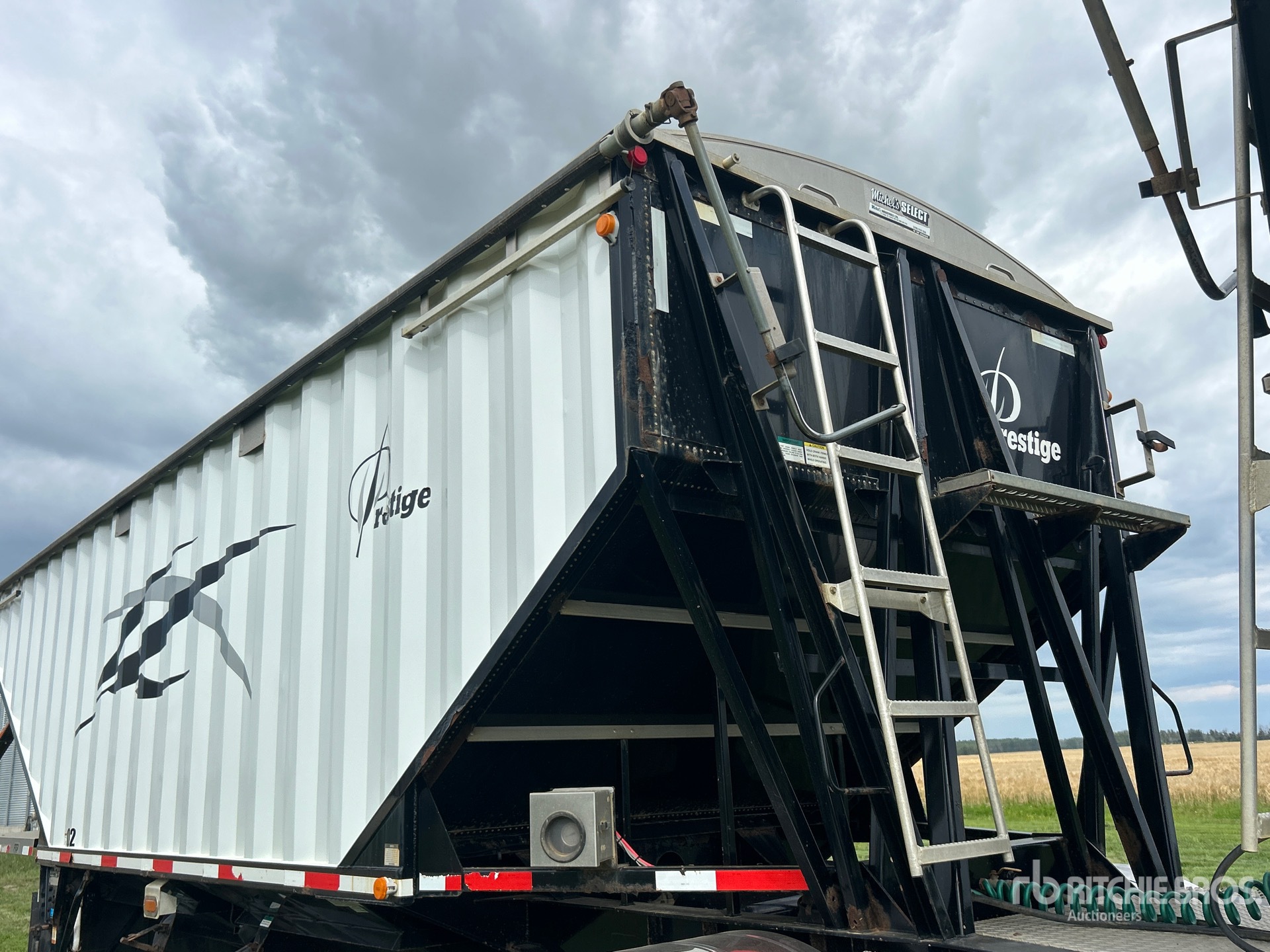 2010 Load King 28 ft Tri/A Super B-Train Lead