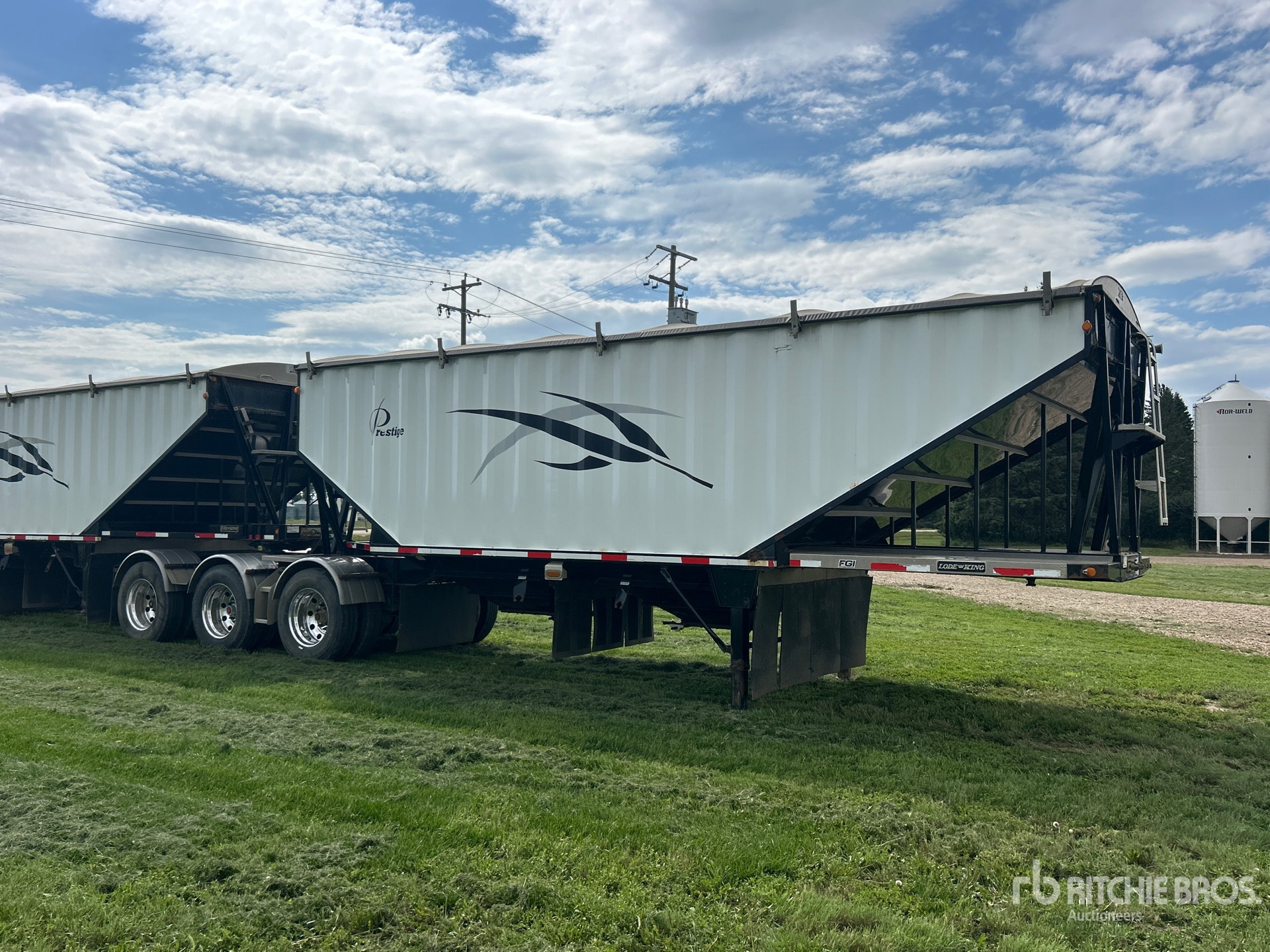 2010 Load King 28 ft Tri/A Super B-Train Lead