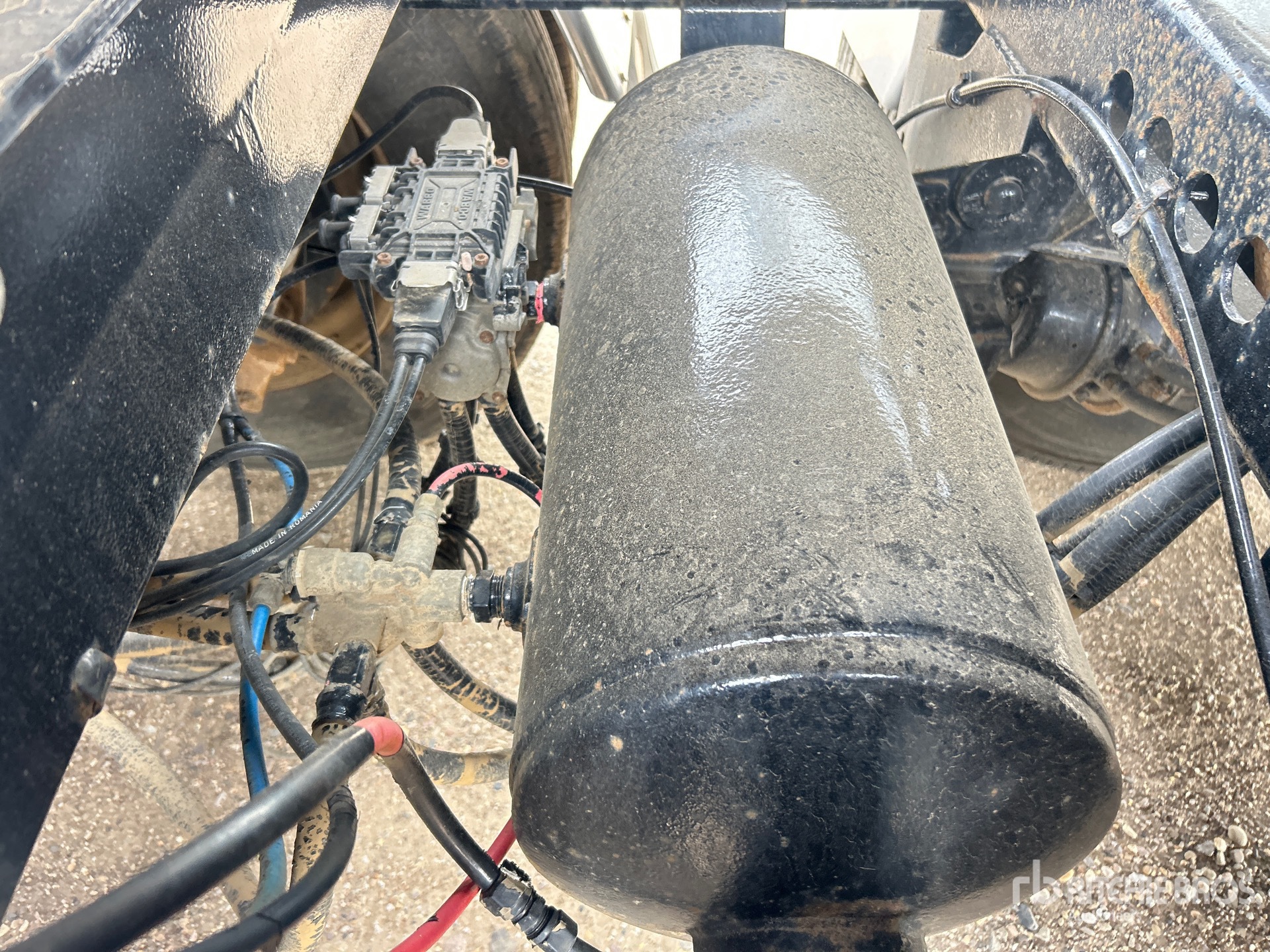 2016 Load King 28 ft Tri/A Super B-Train Lead