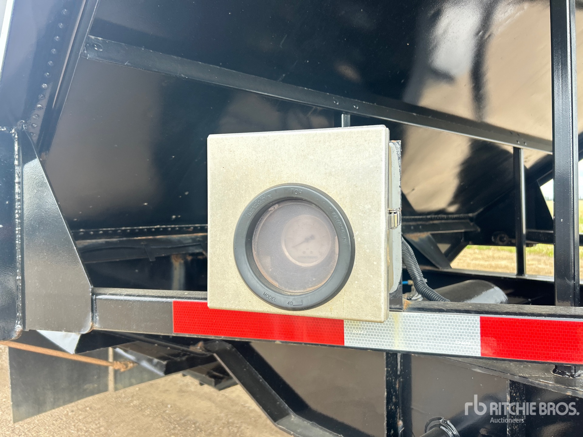 2016 Load King 28 ft Tri/A Super B-Train Lead