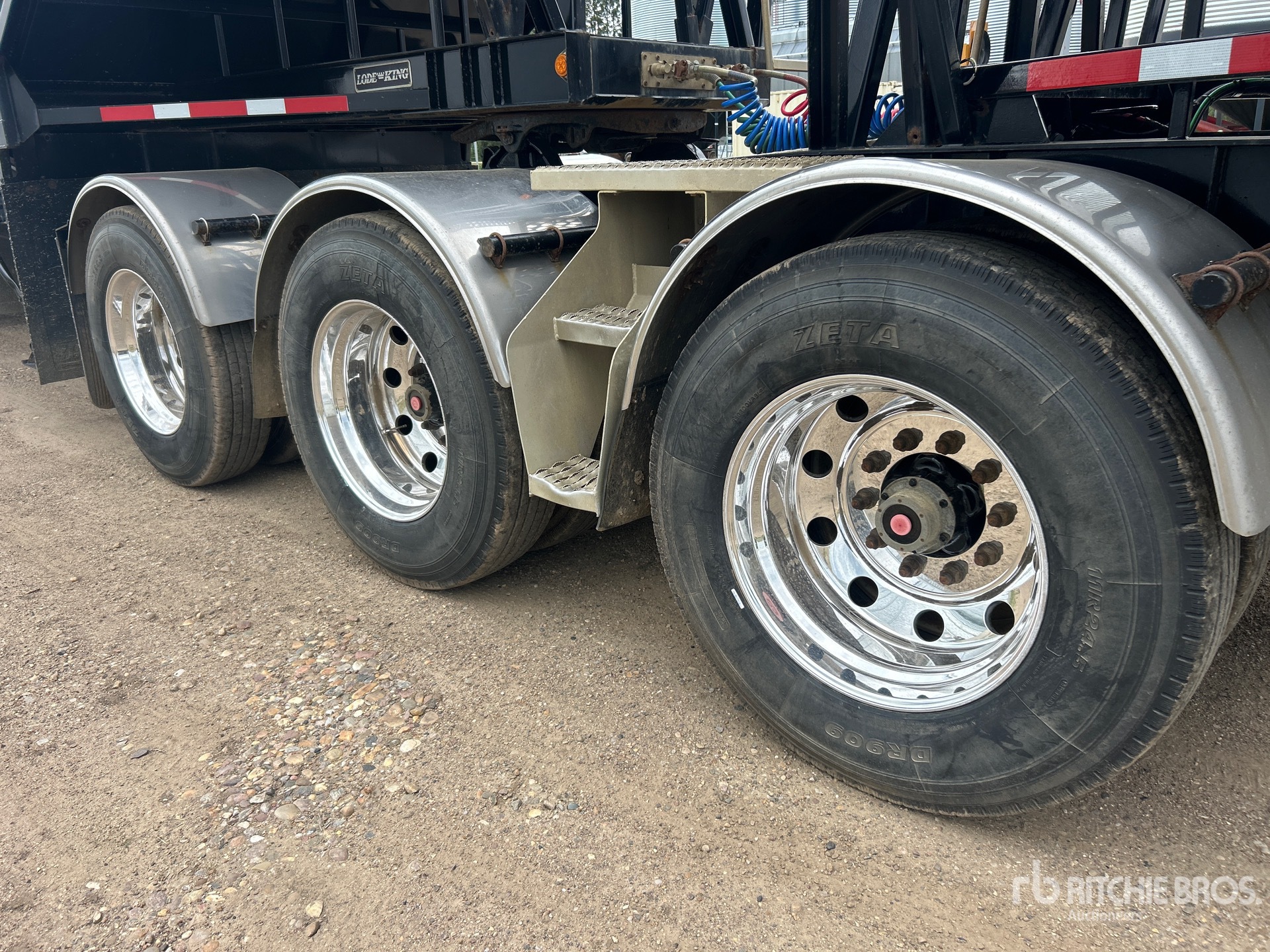 2016 Load King 28 ft Tri/A Super B-Train Lead