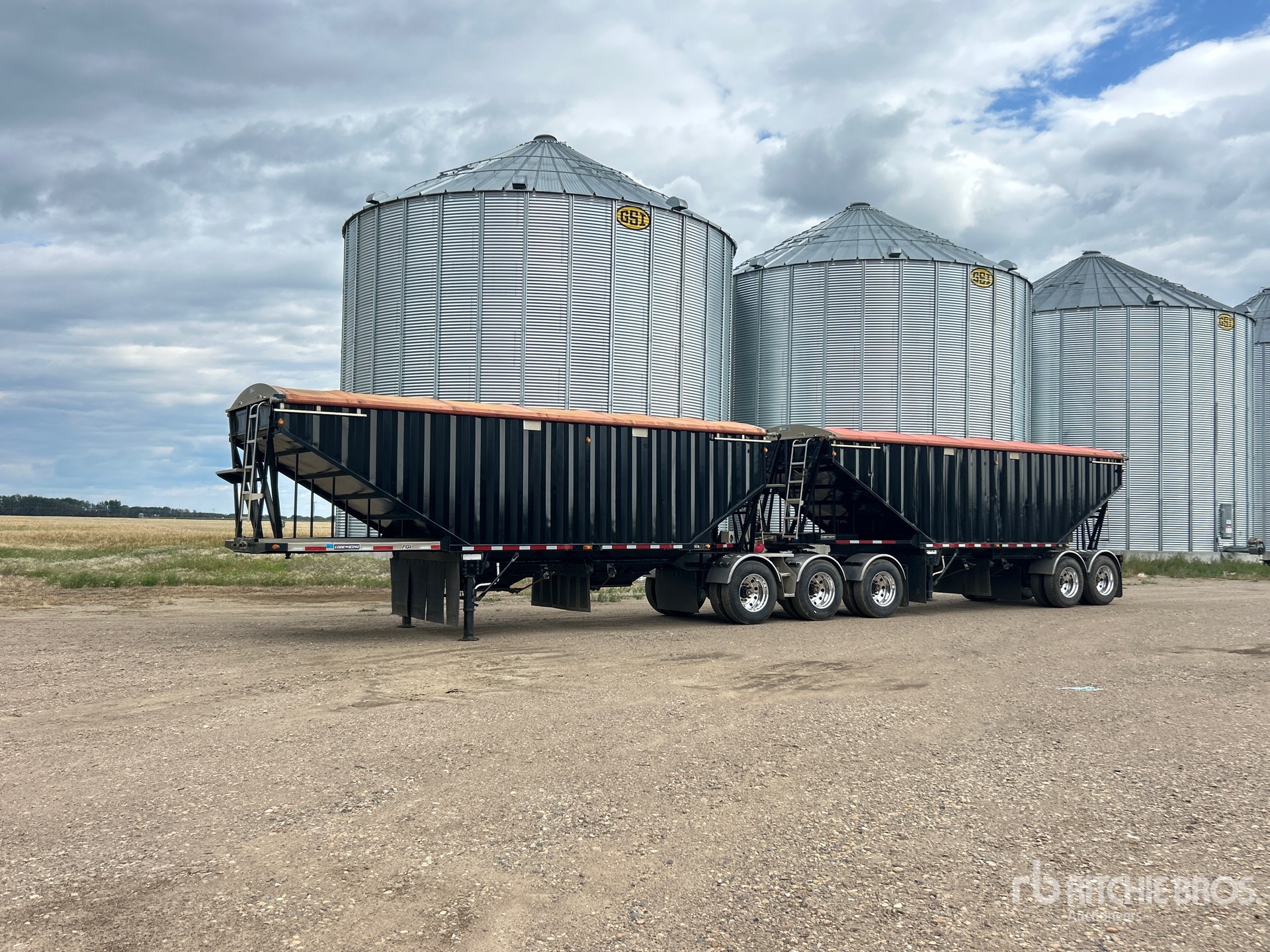 2016 Load King 28 ft Tri/A Super B-Train Lead