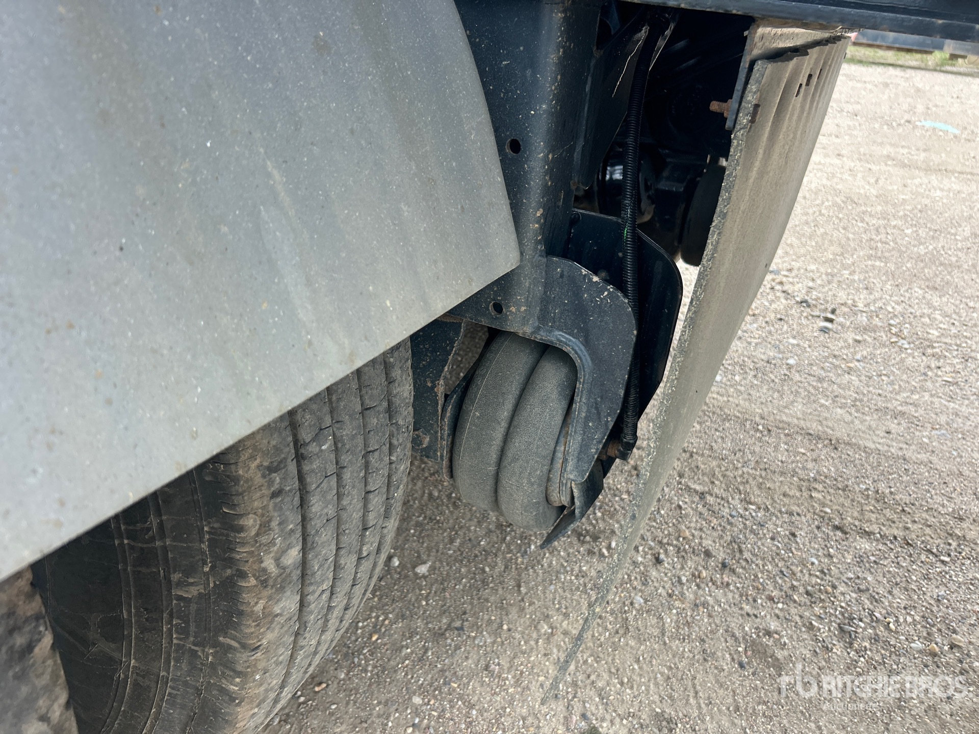 2016 Load King 28 ft Tri/A Super B-Train Lead