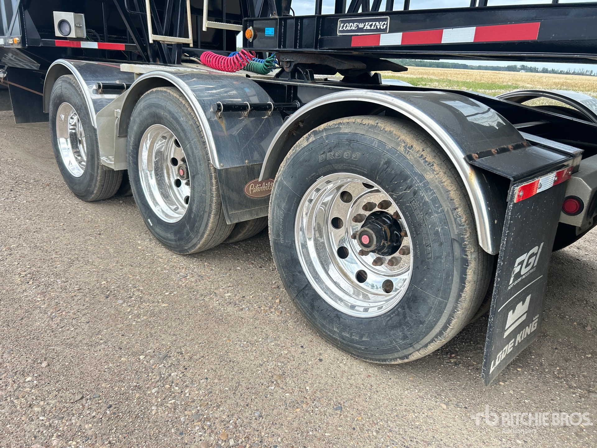 2016 Load King 28 ft Tri/A Super B-Train Lead