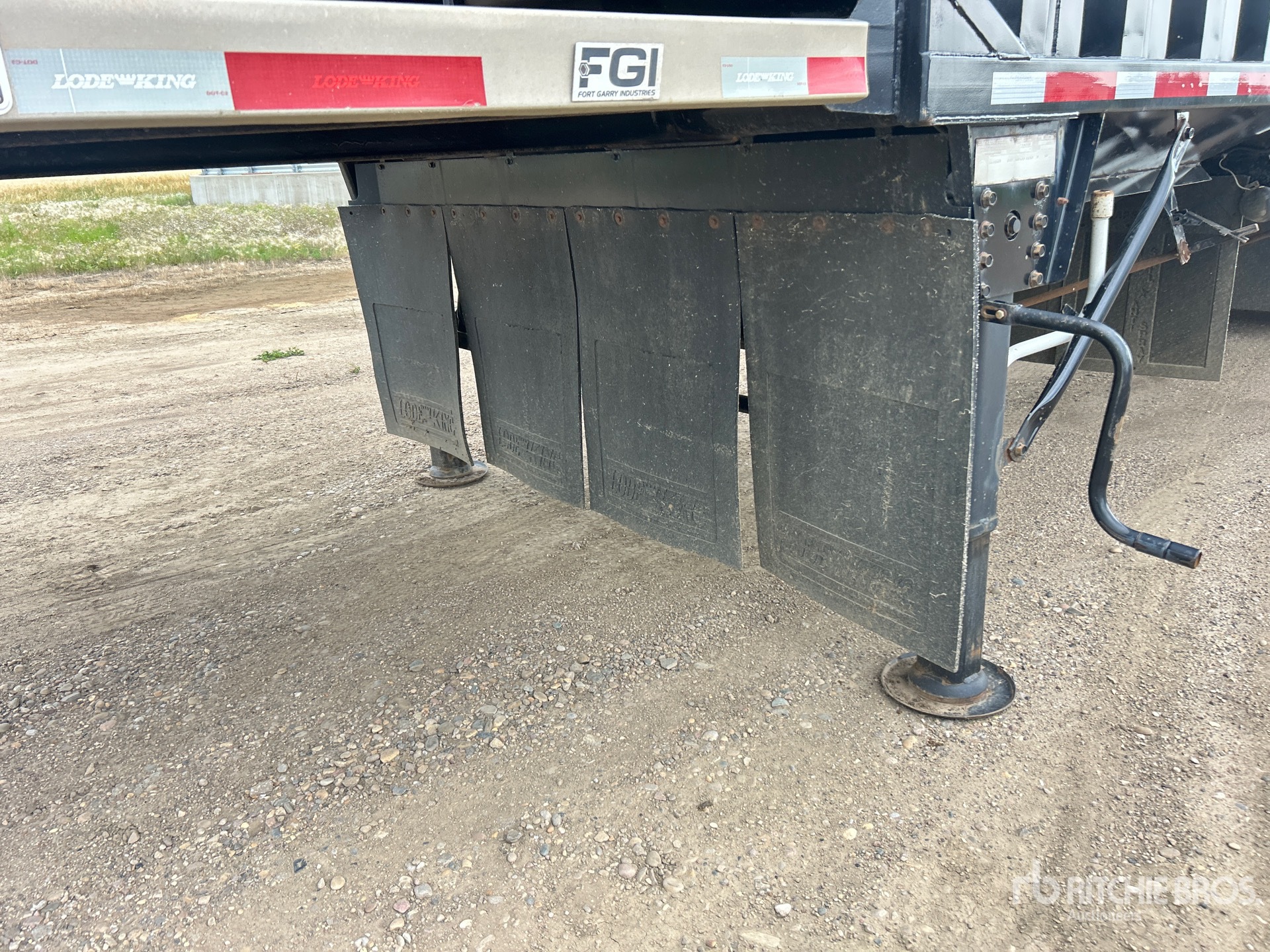 2016 Load King 28 ft Tri/A Super B-Train Lead