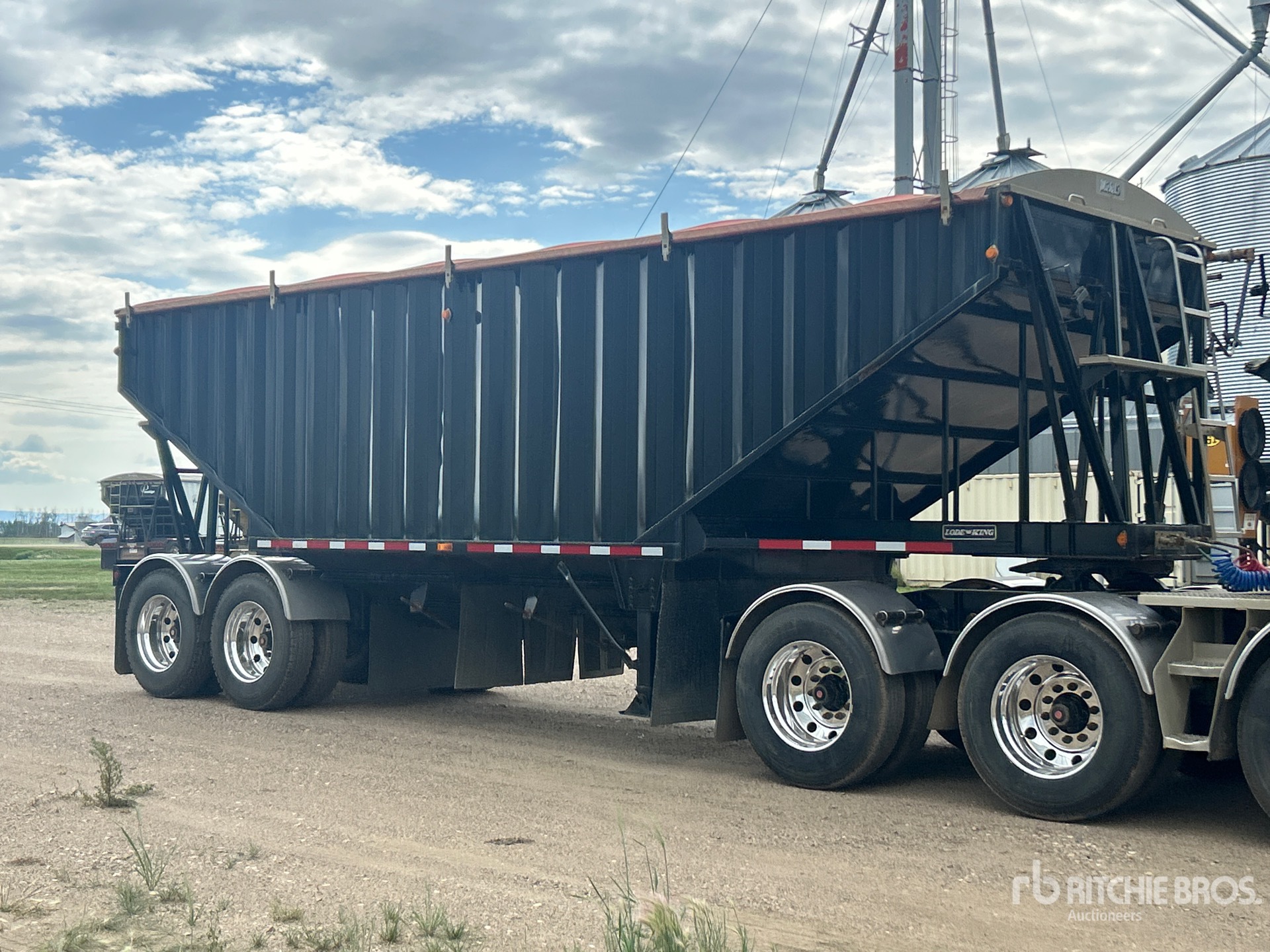 2016 Load King 30 ft T/A Super B-Train Pup