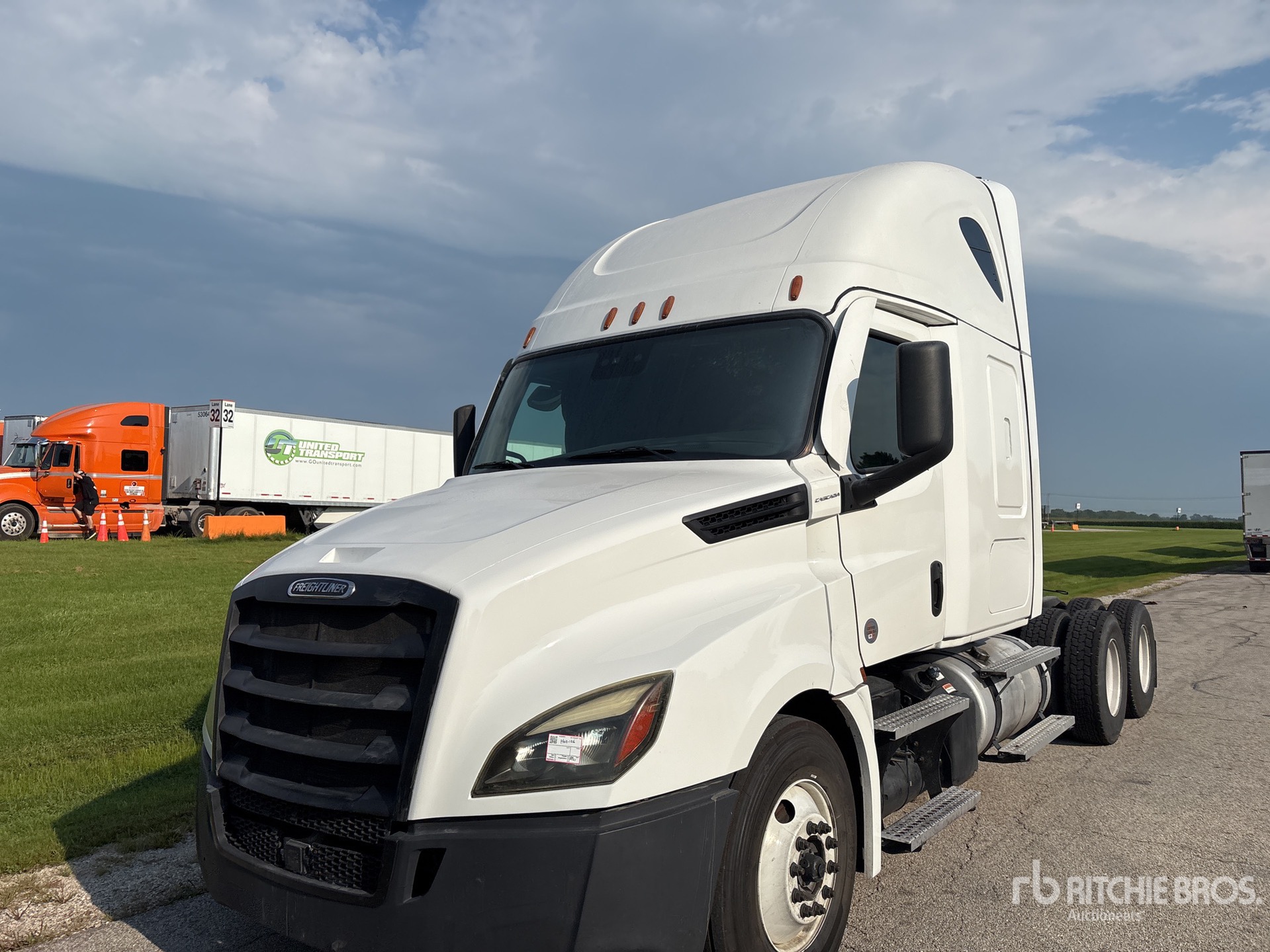 2023 Freightliner CASCADIA 126