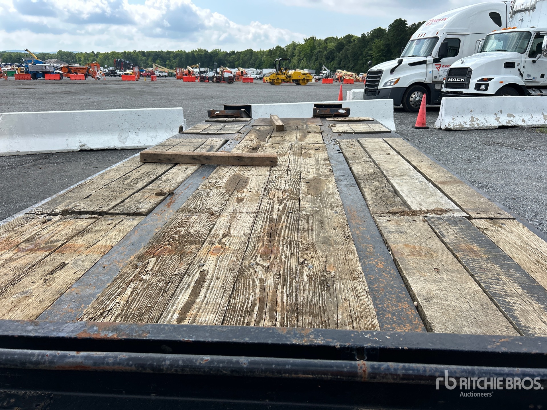 2000 Rogers 24 FT T/A