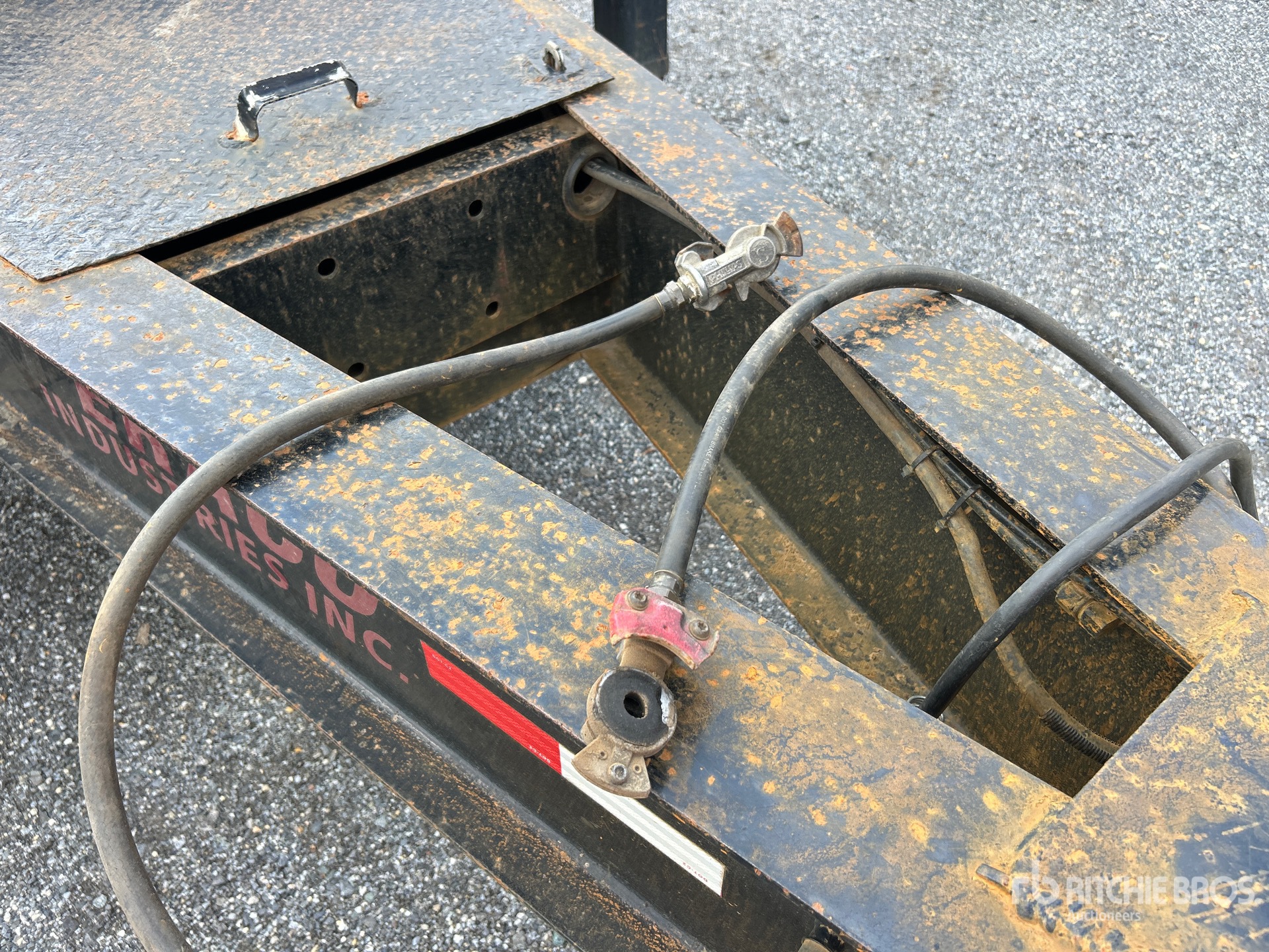 2000 Rogers 24 FT T/A