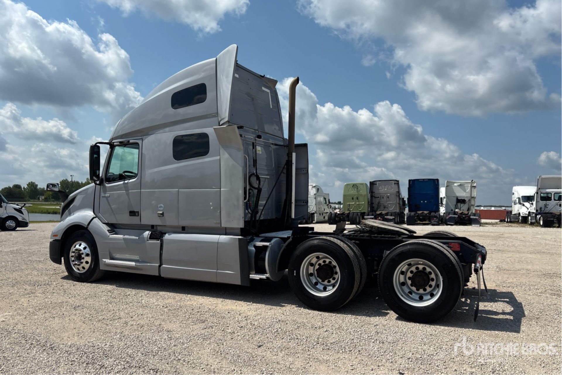 2020 Volvo VNL760