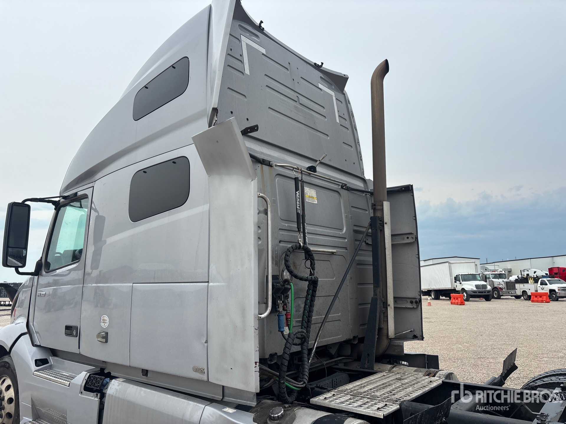 2020 Volvo VNL760