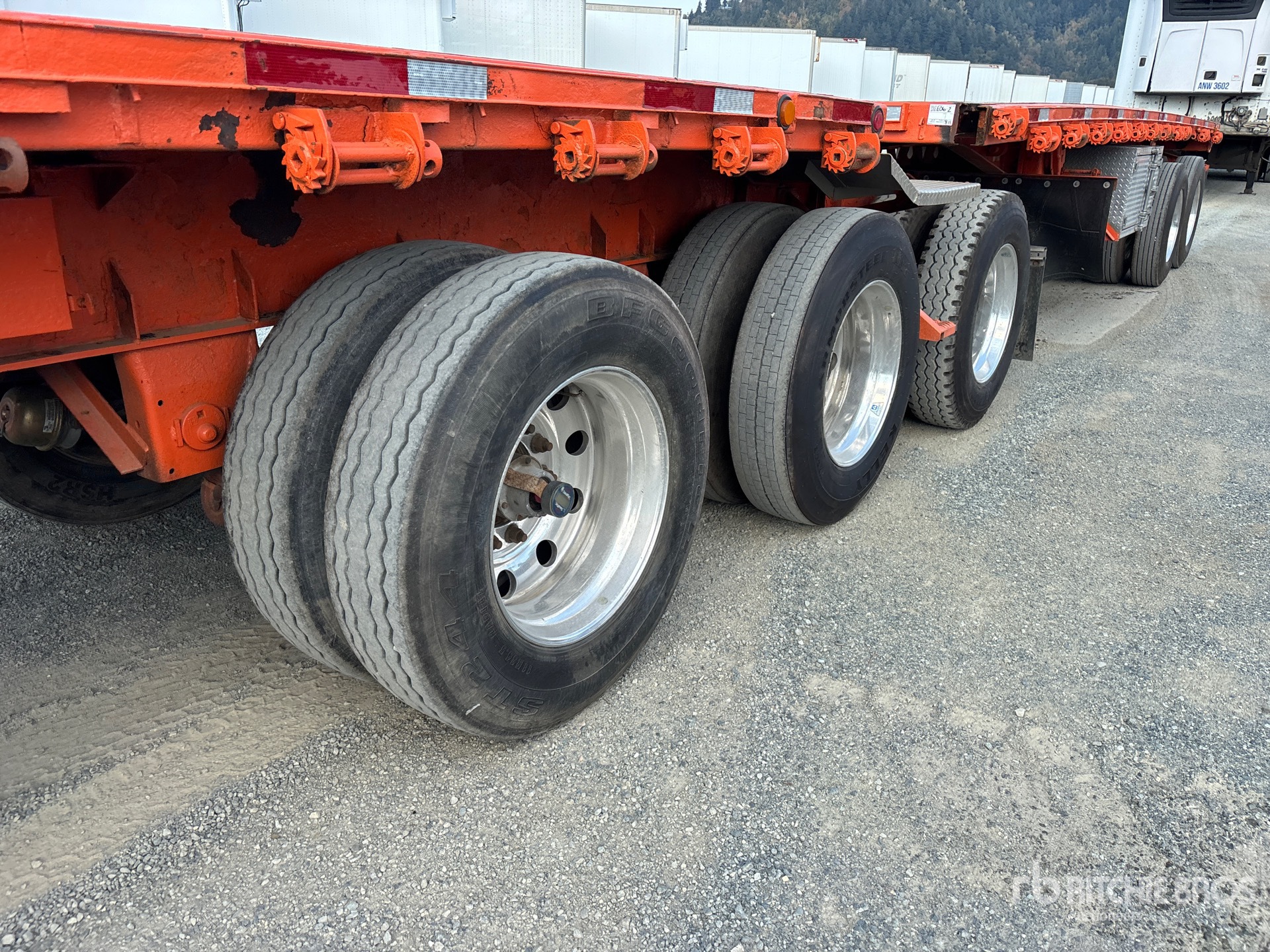 2015 Manac 32 FT SUPER B-TRAIN LEAD