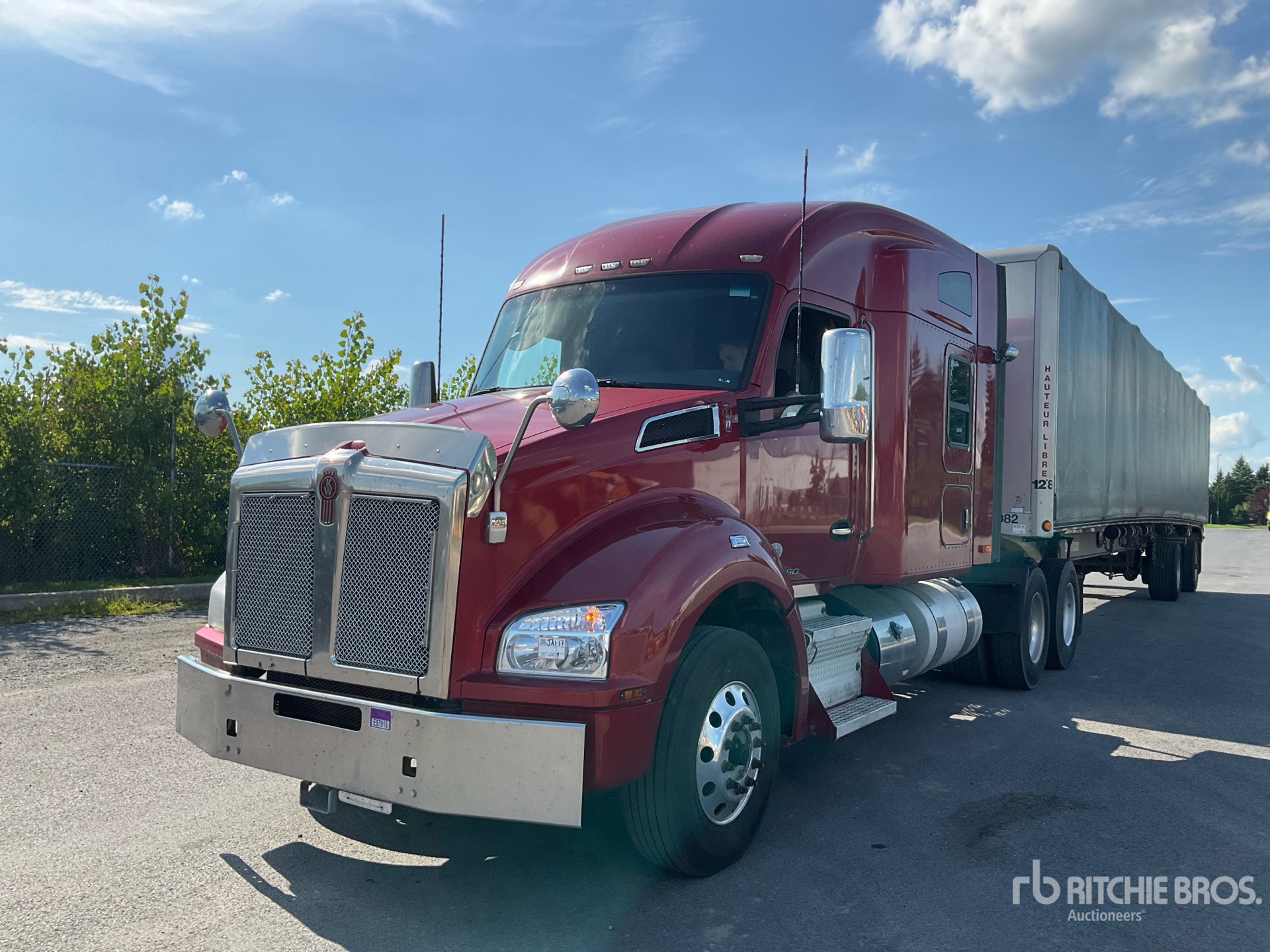 Photo of 2020 Kenworth T880