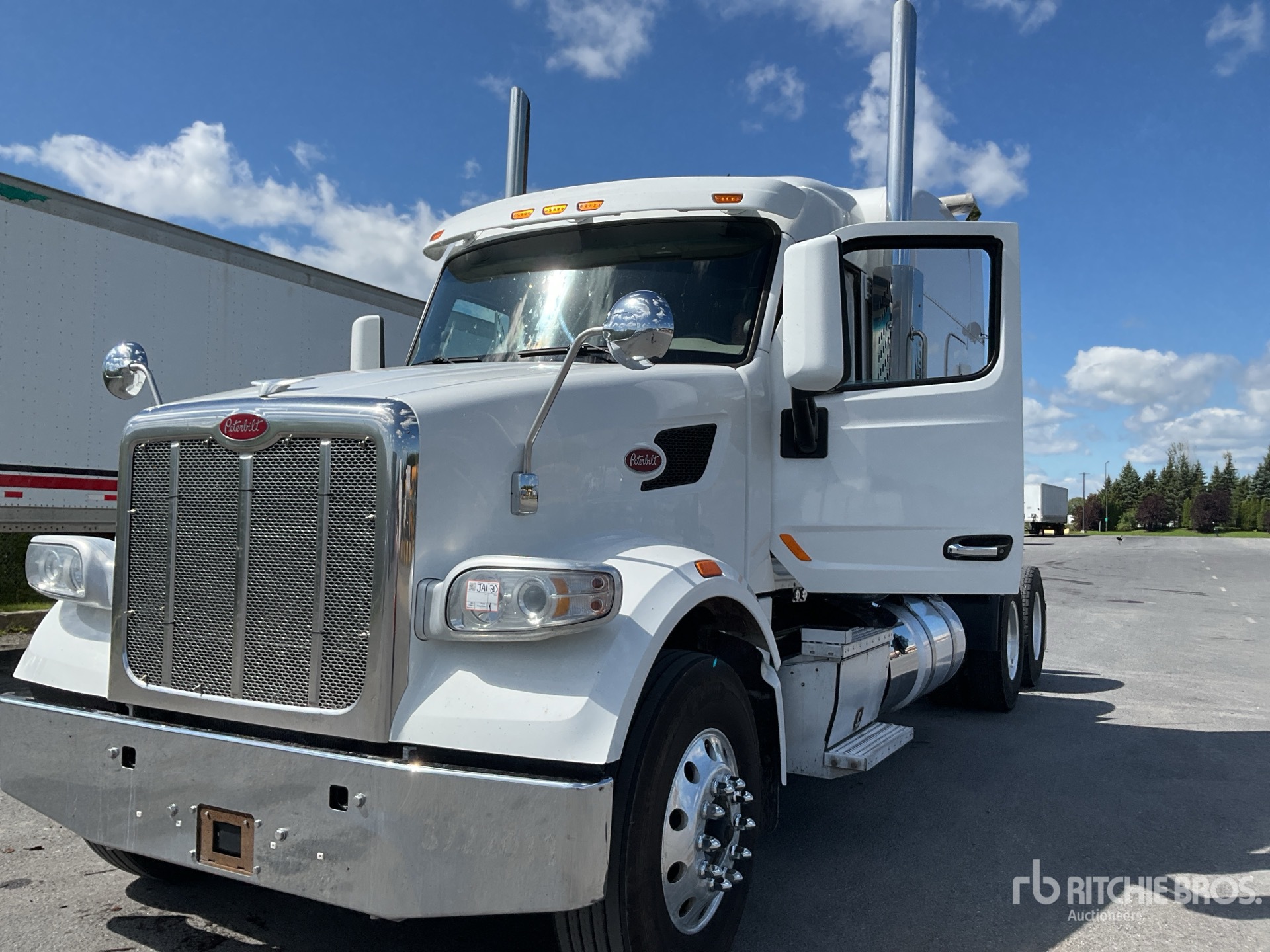 Photo of 2022 Peterbilt 567