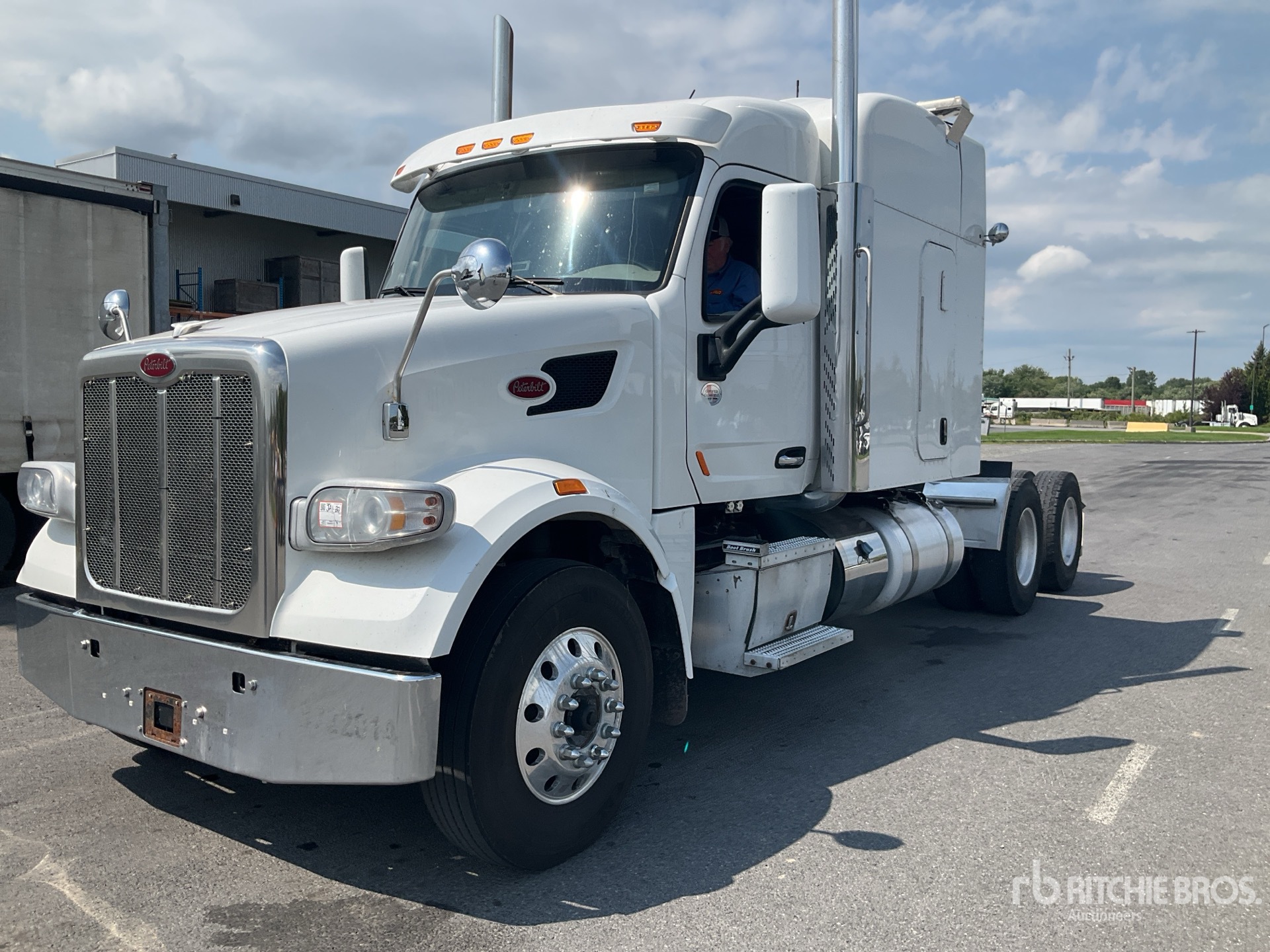 Photo of 2022 Peterbilt 567
