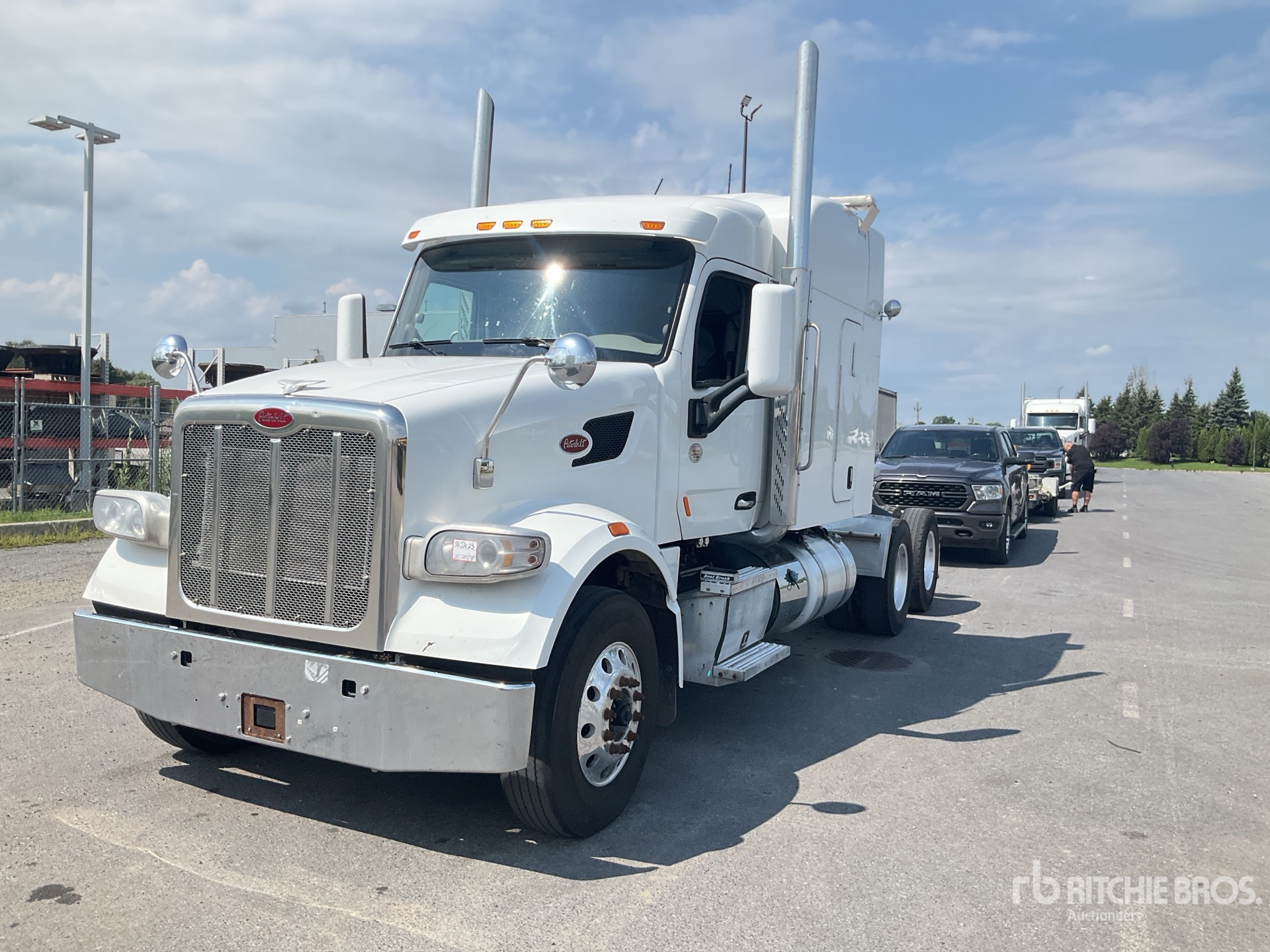 Photo of 2022 Peterbilt 567