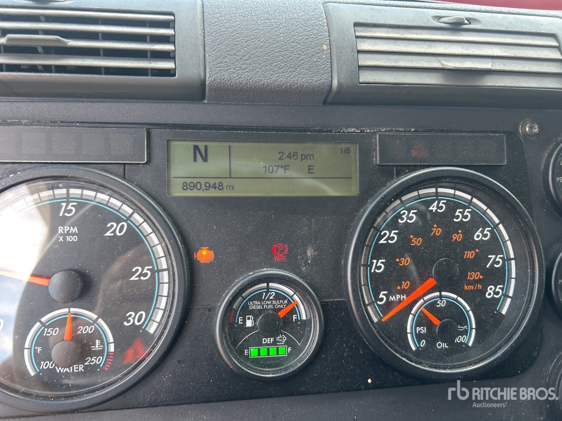 2020 Freightliner CASCADIA 113