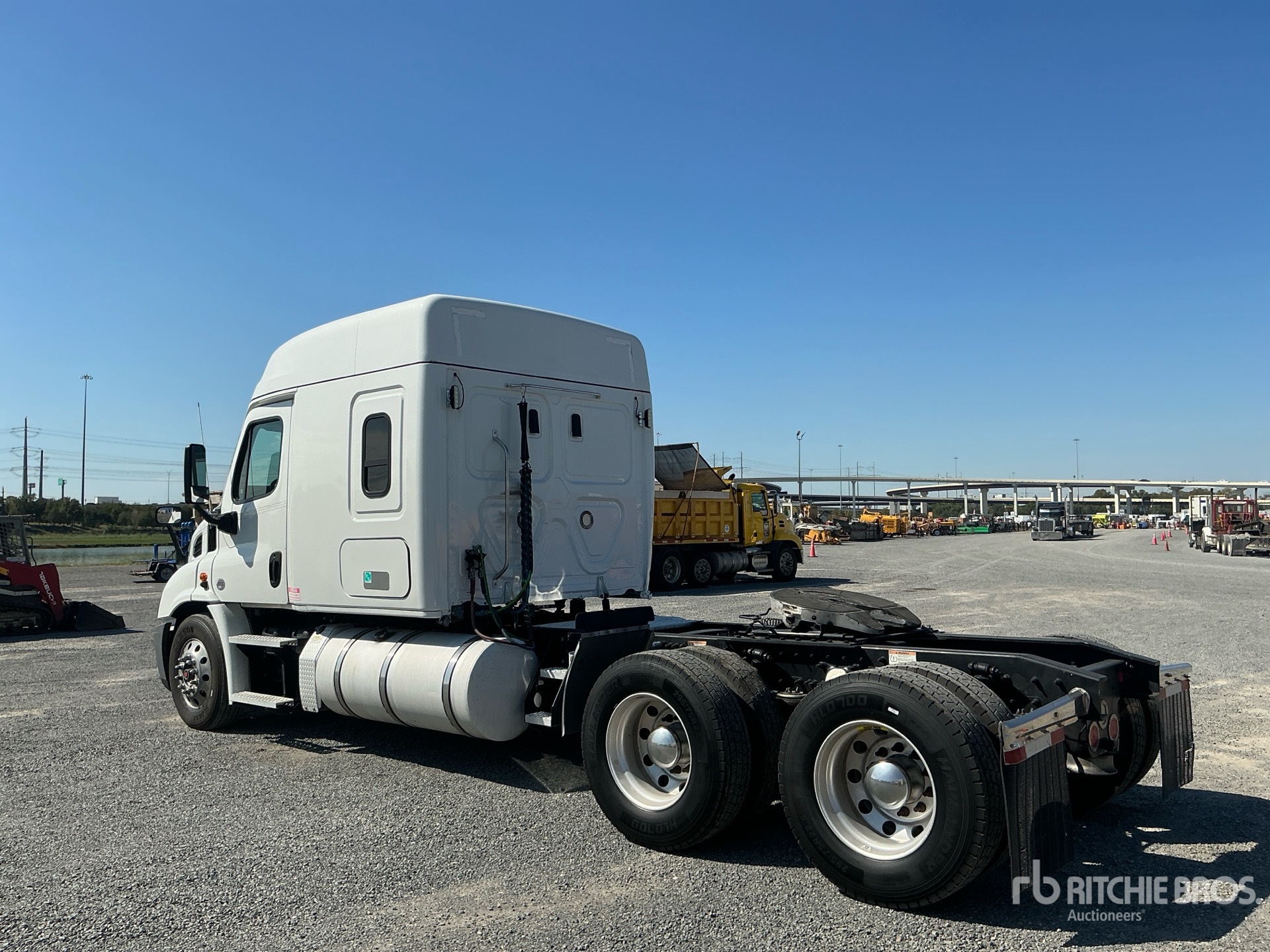 2020 Freightliner CASCADIA 113