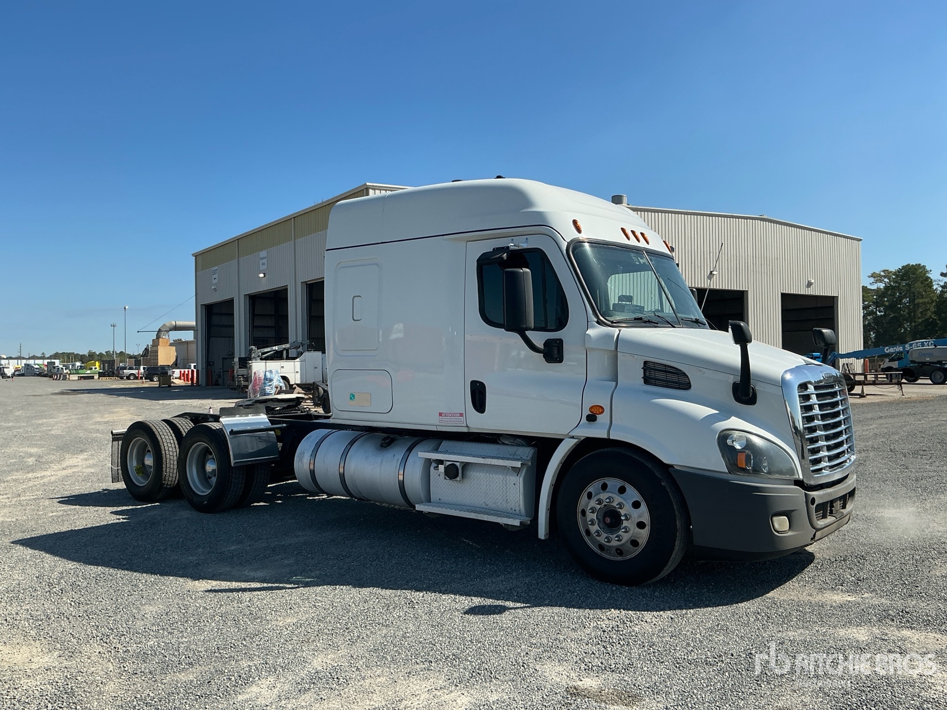 2020 Freightliner CASCADIA 113