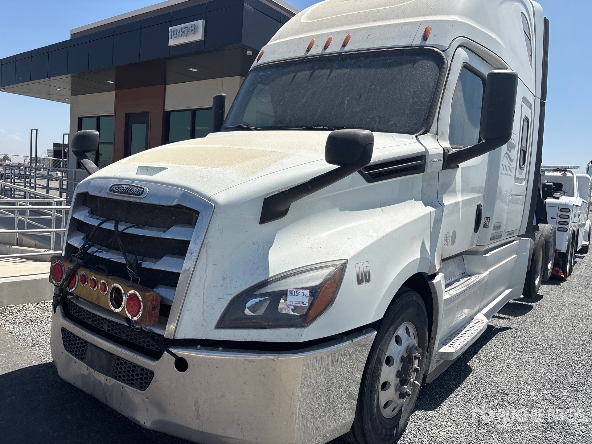 2020 Freightliner CASCADIA 126