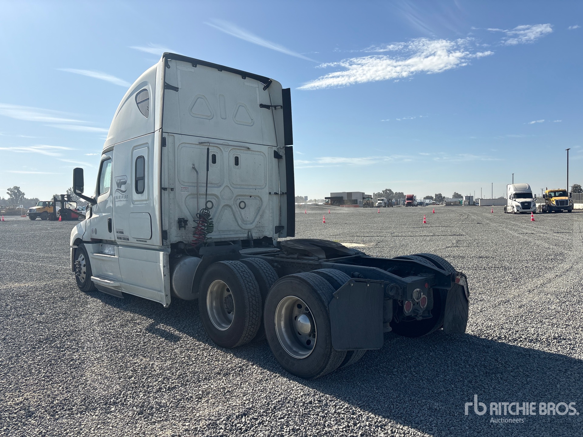 2020 Freightliner CASCADIA 126