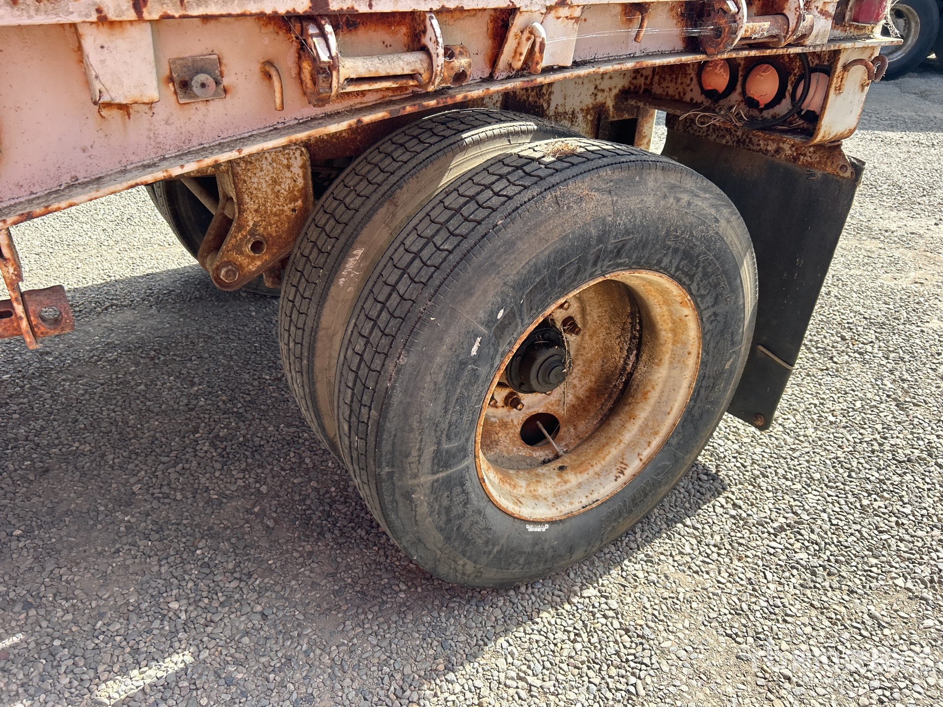 1977 Trailmobile 24 ft T/A Turntable