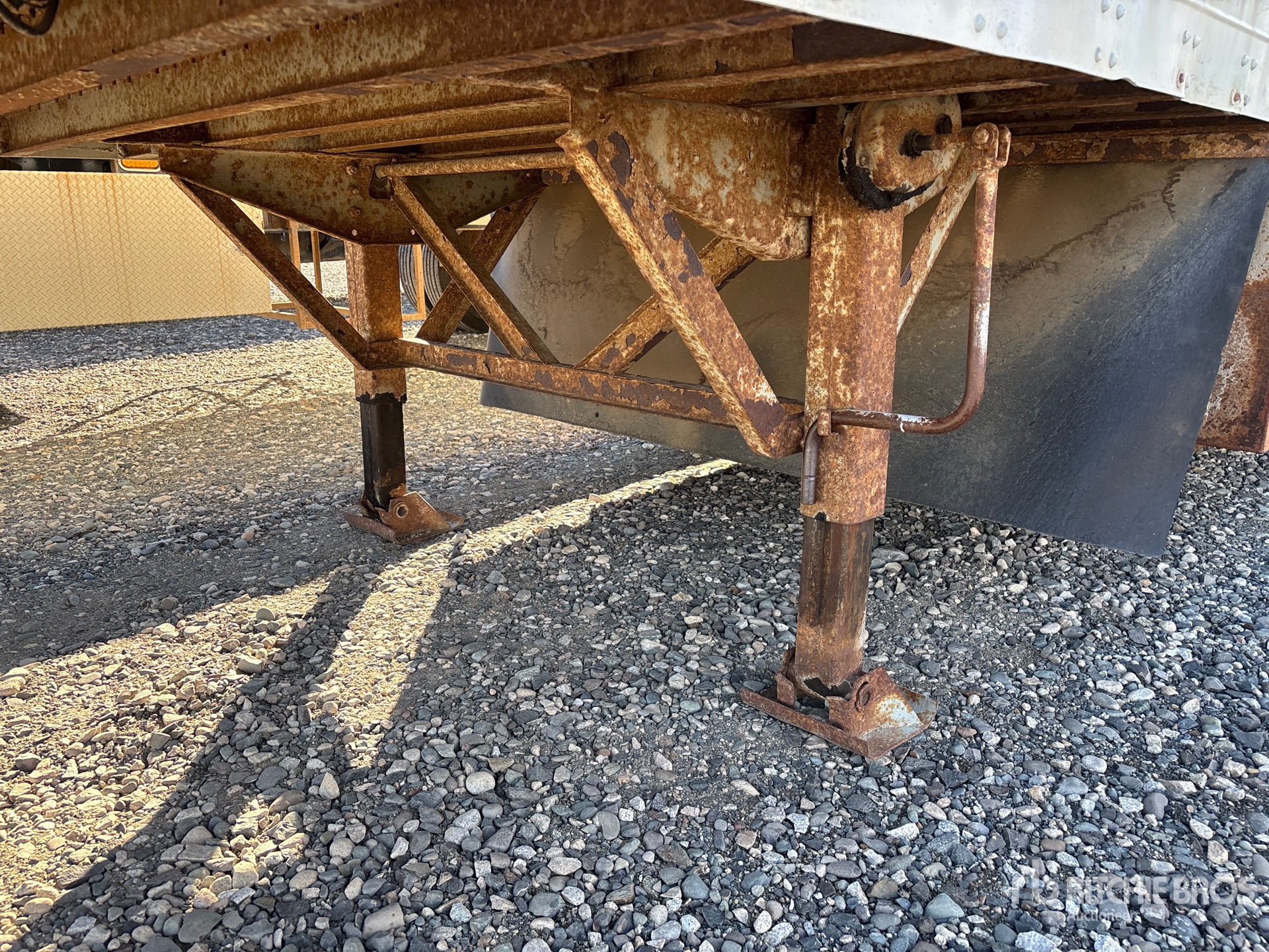1983 Fruehauf 50 KW SHOP