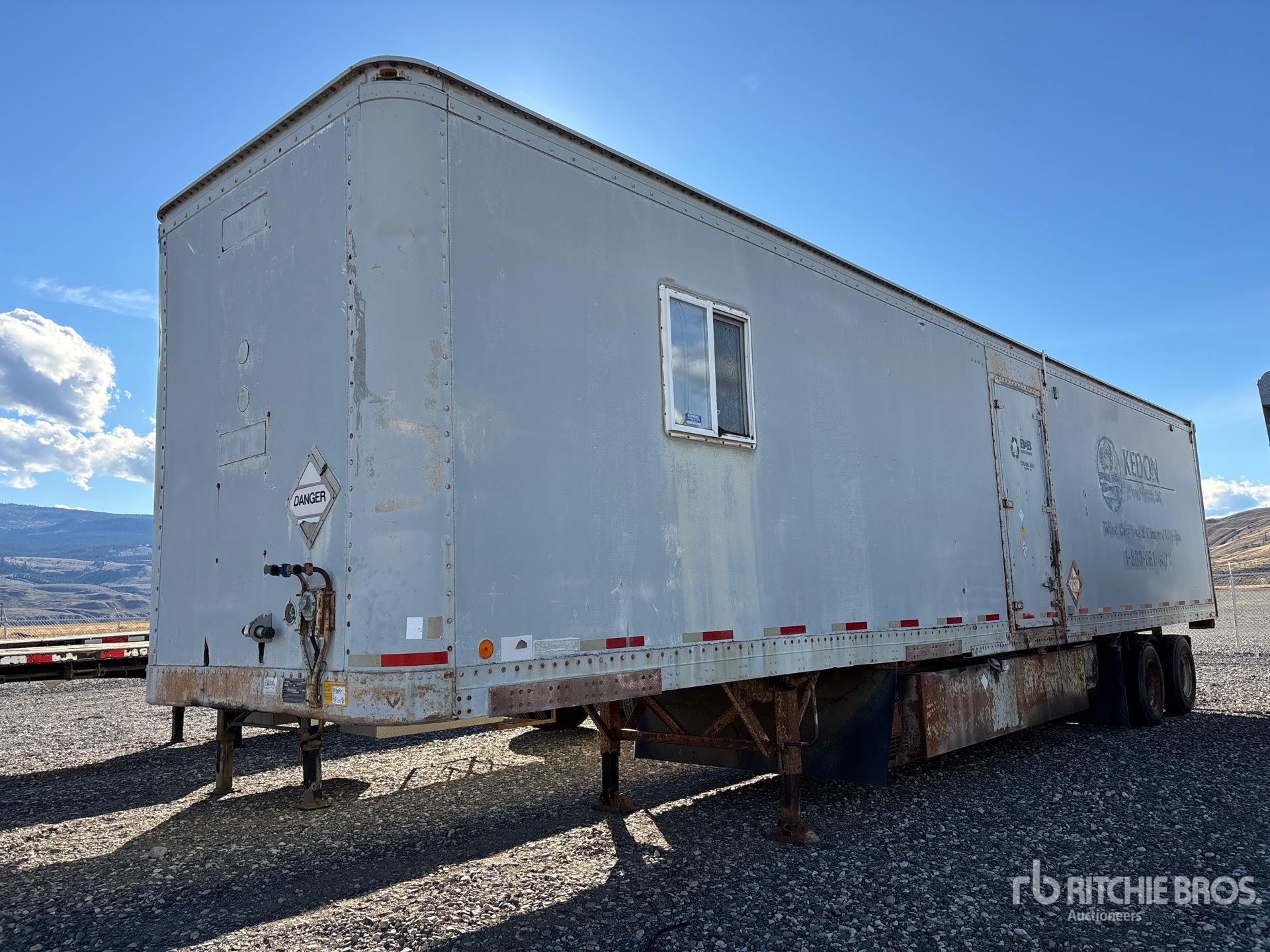 Photo of 1983 Fruehauf 50 kW Shop
