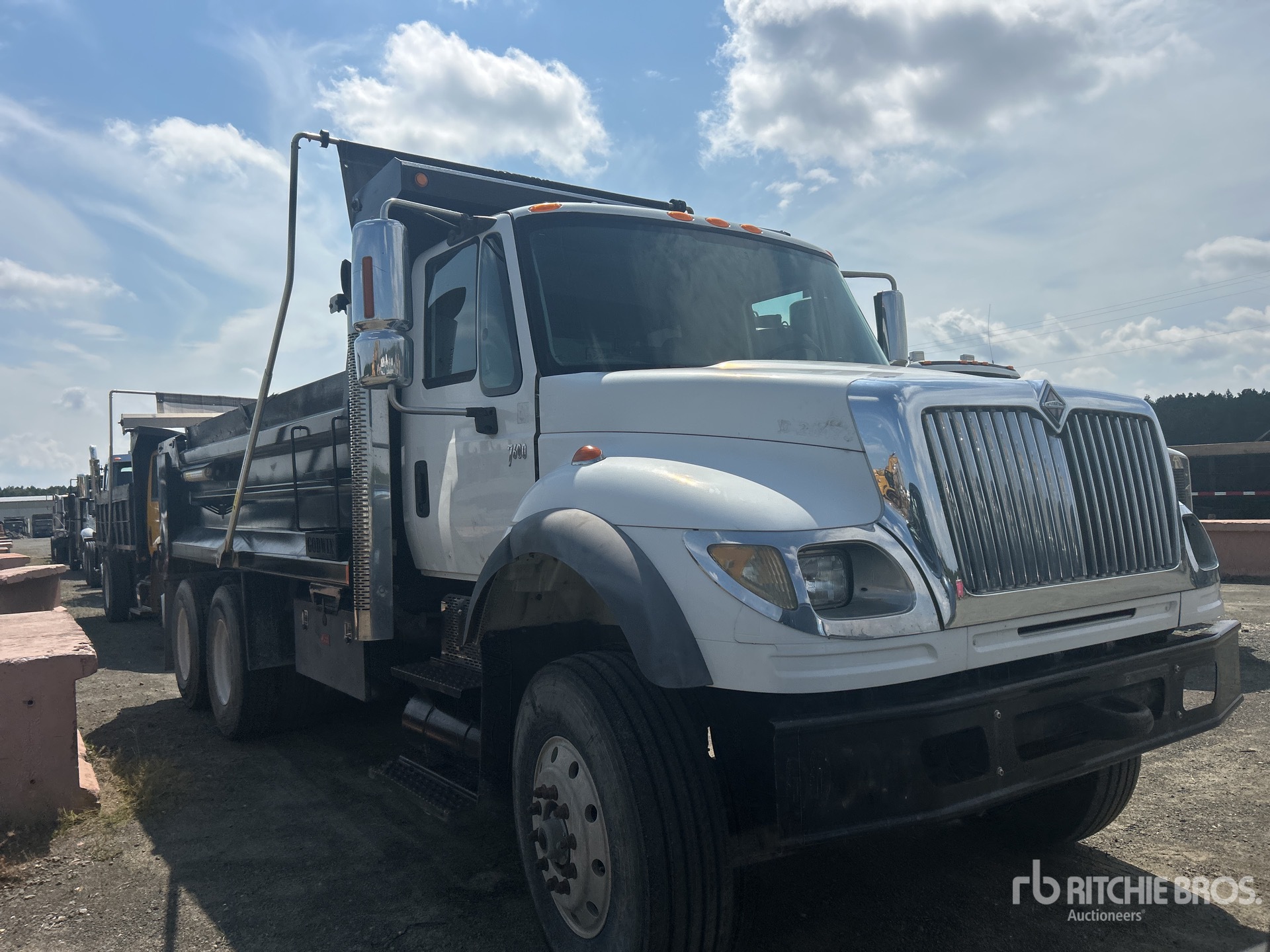 2004 International WORKSTAR 7600