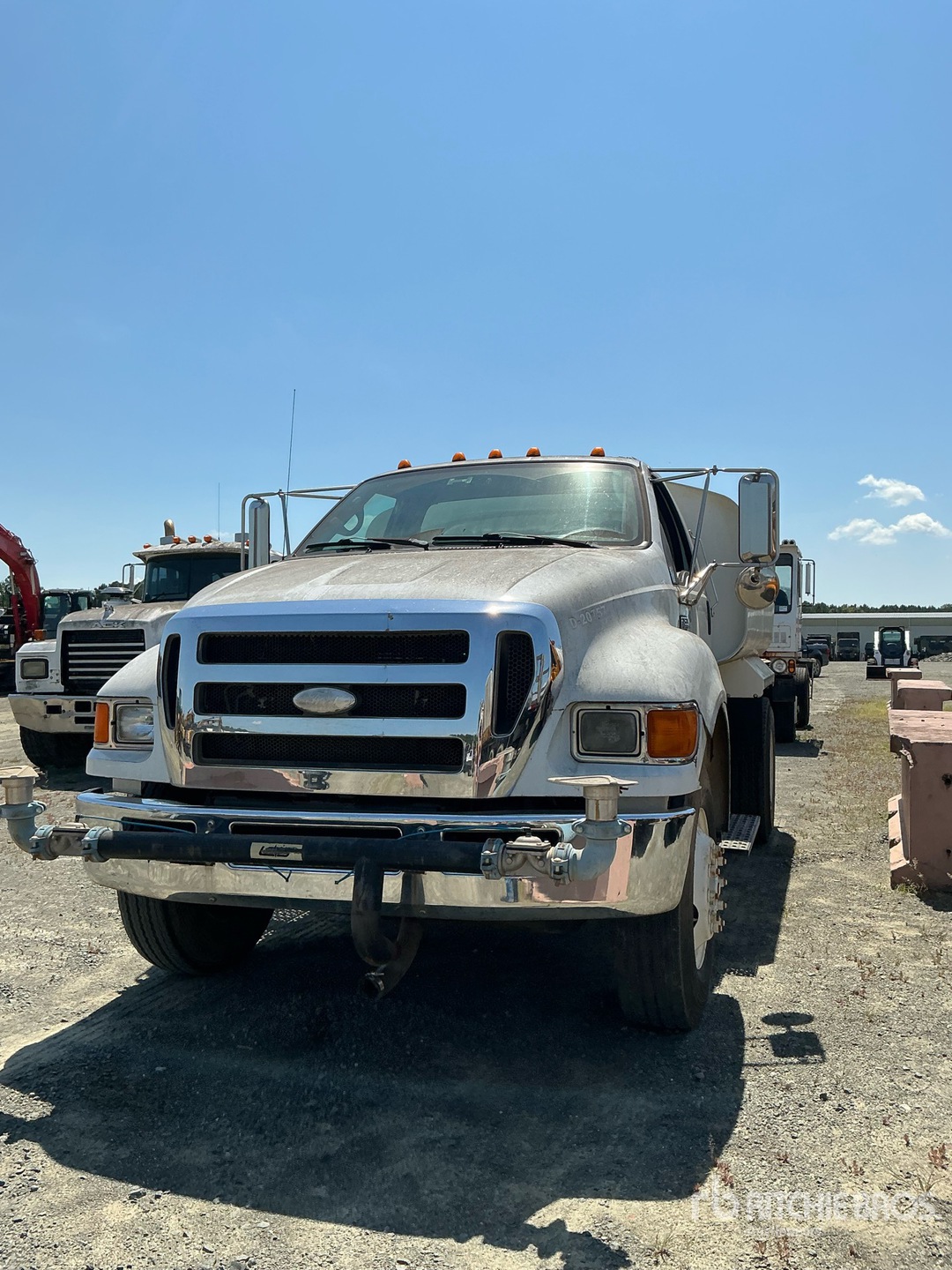 Photo of 2007 Ford F-750