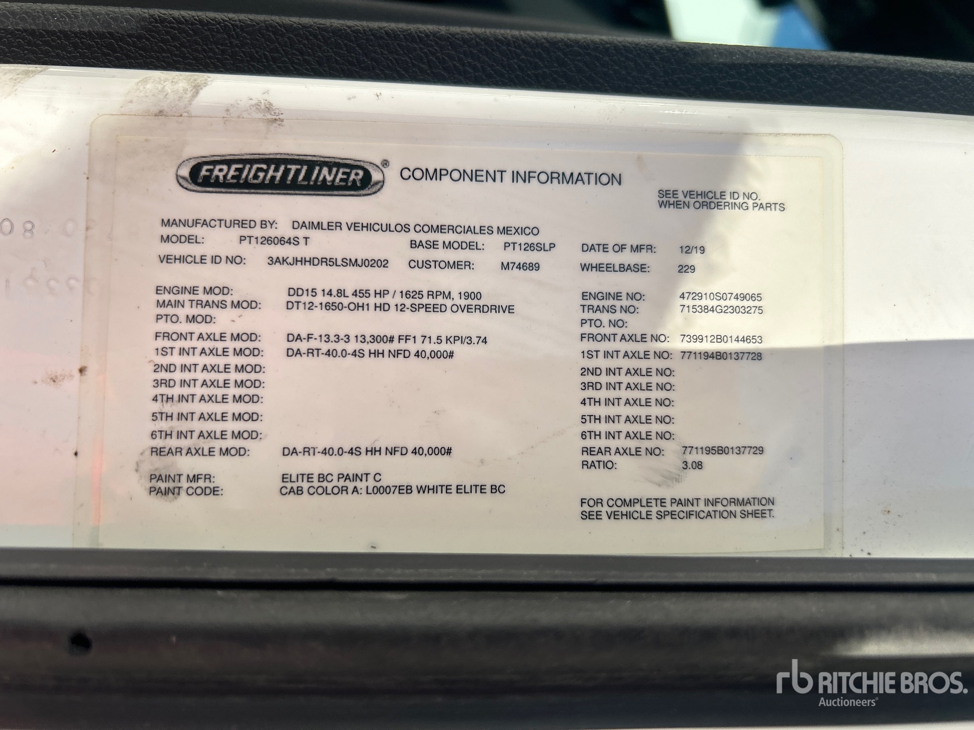 2020 Freightliner CASCADIA 126
