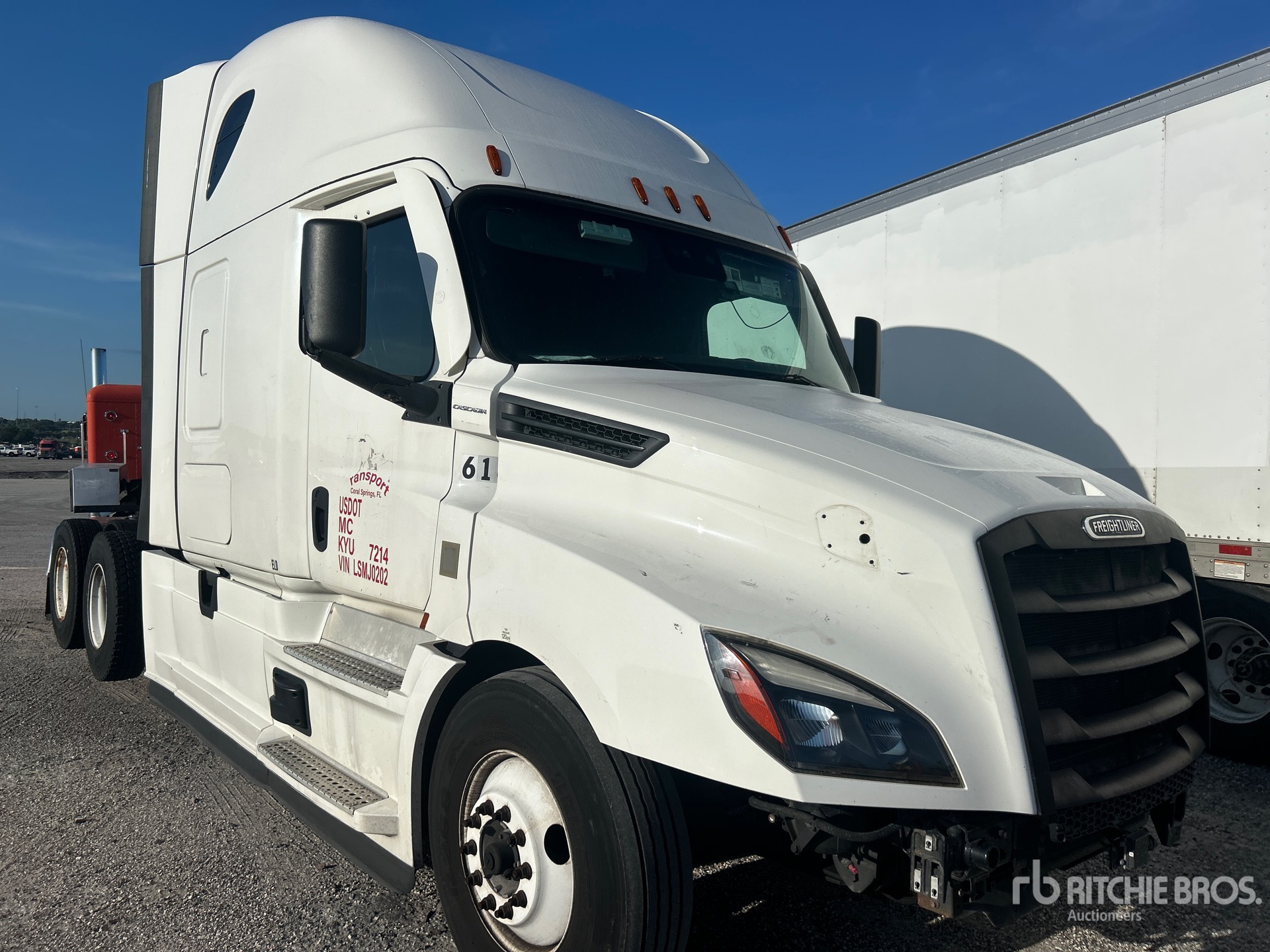 2020 Freightliner CASCADIA 126