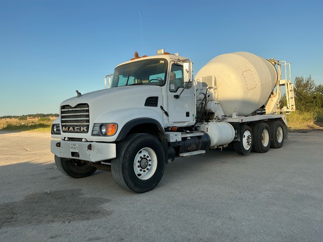 2005 Mack CV713 8x4 Mixer Truck 2005 Mack CV713 8x4 Mixer Truck