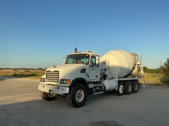 2005 Mack CV713 8x4 Mixer Truck 2005 Mack CV713 8x4 Mixer Truck