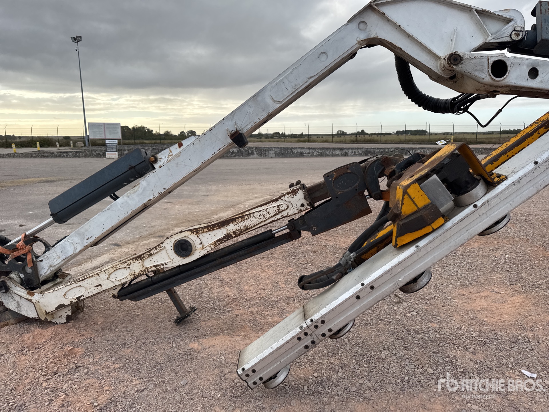 2005 Claas ARES 836RZ
