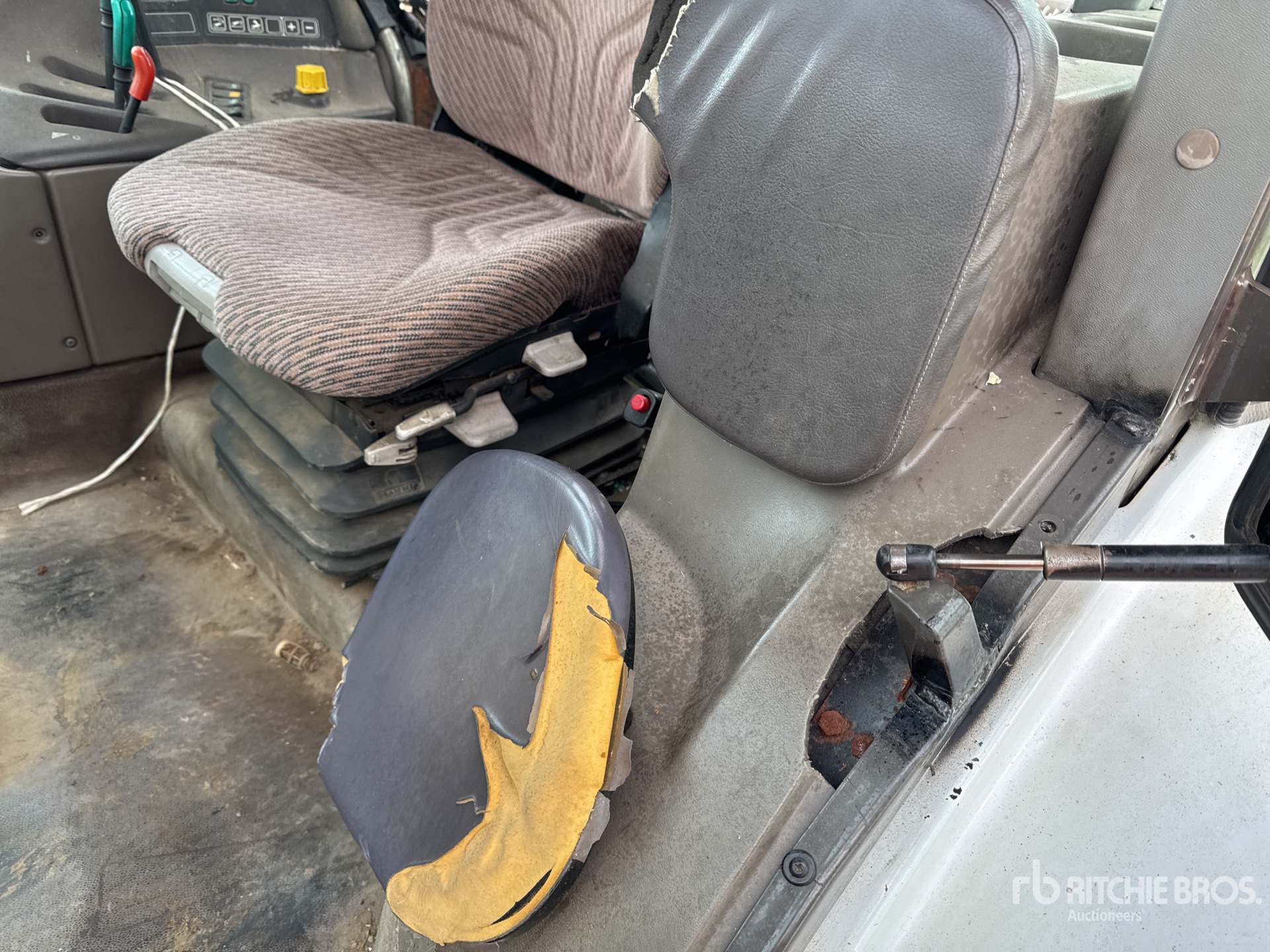 2005 Claas ARES 836RZ