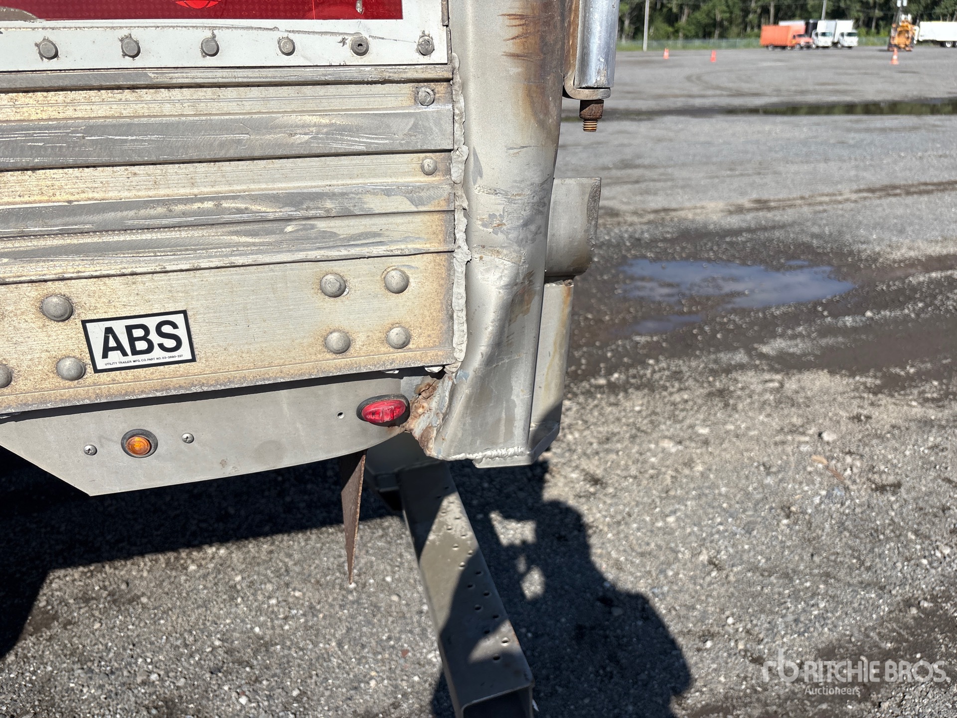 2014 Utility 53 ft x 102 in Tri/A