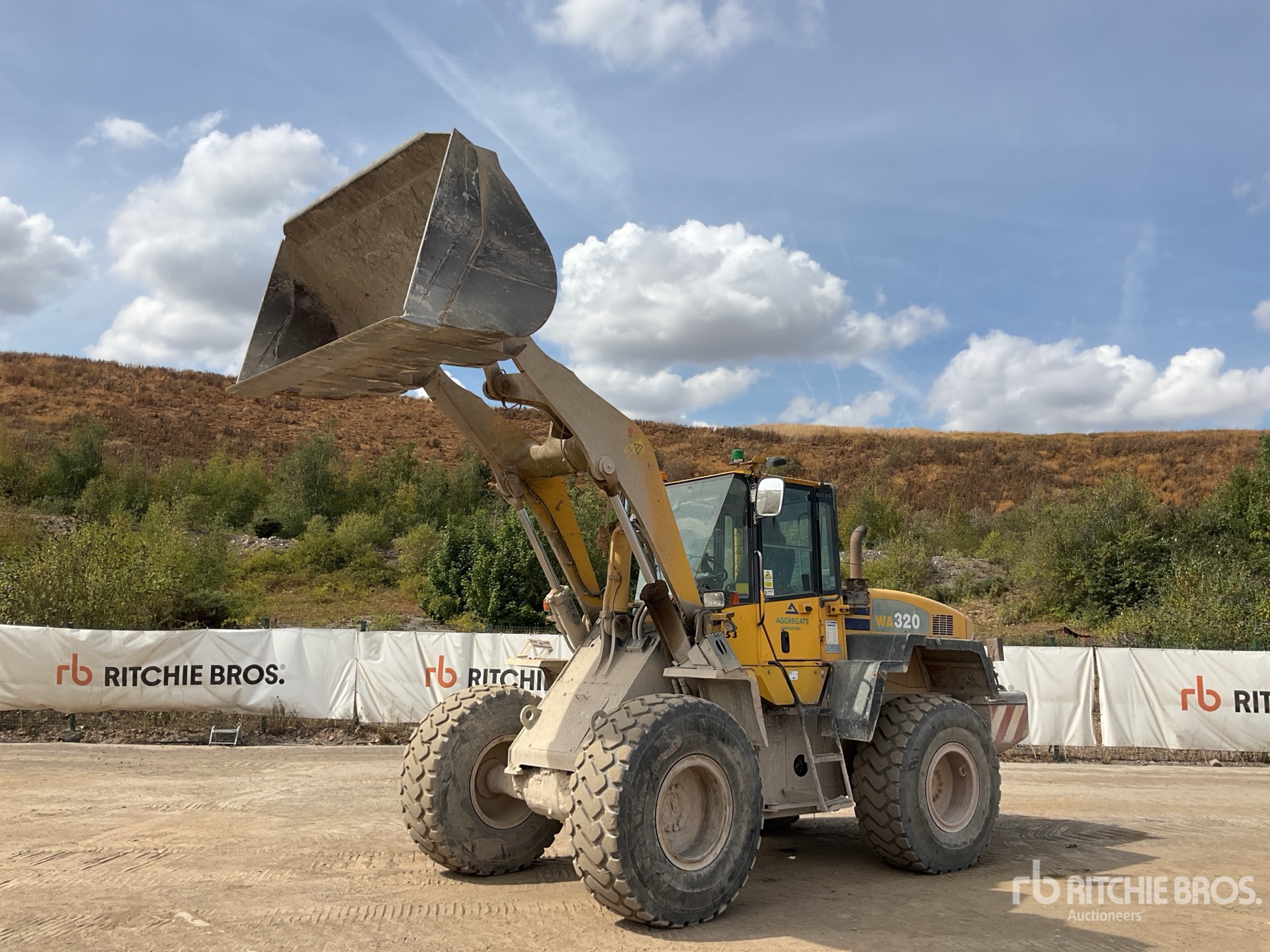 2005 Komatsu WA320-5H