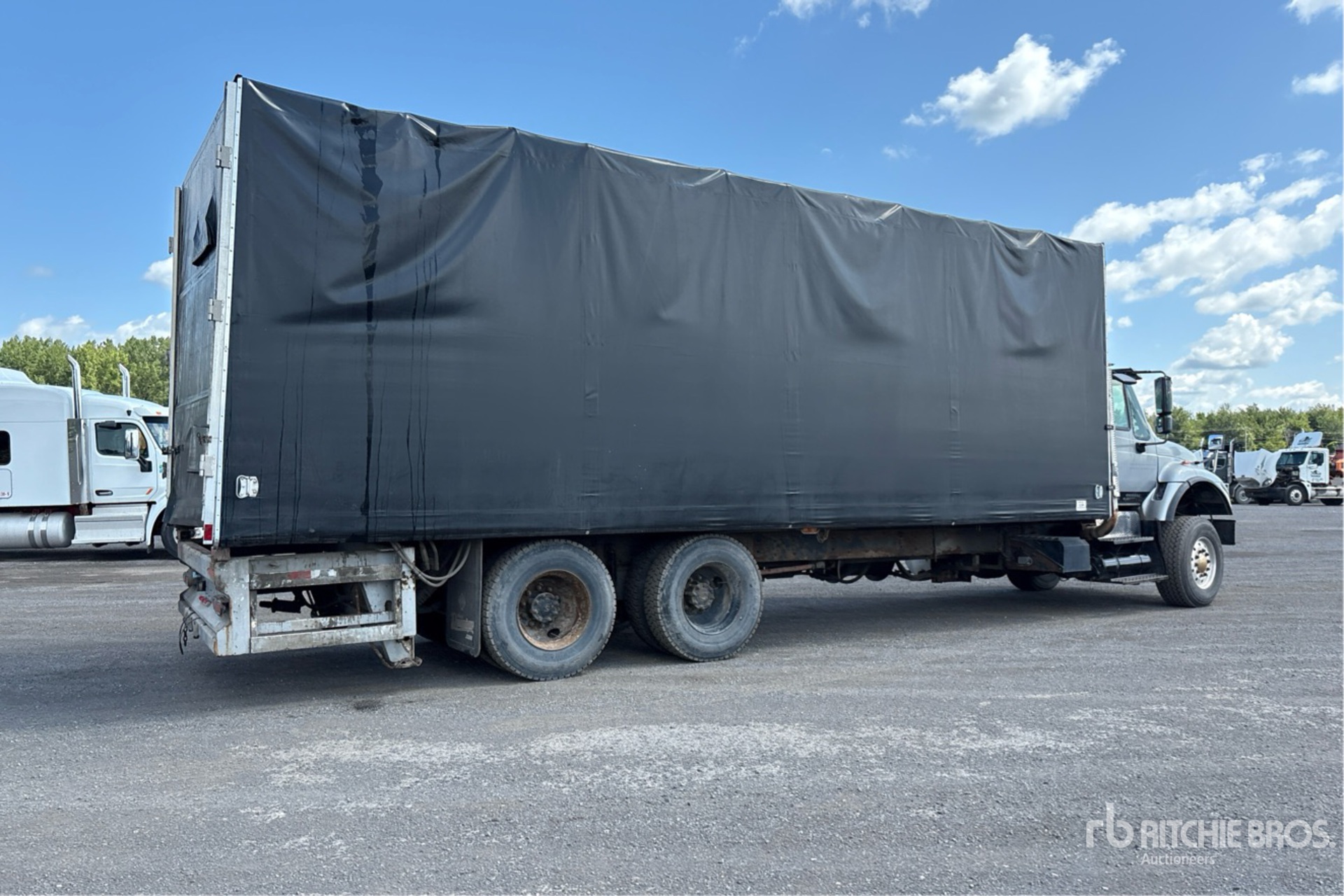 2004 International 7600