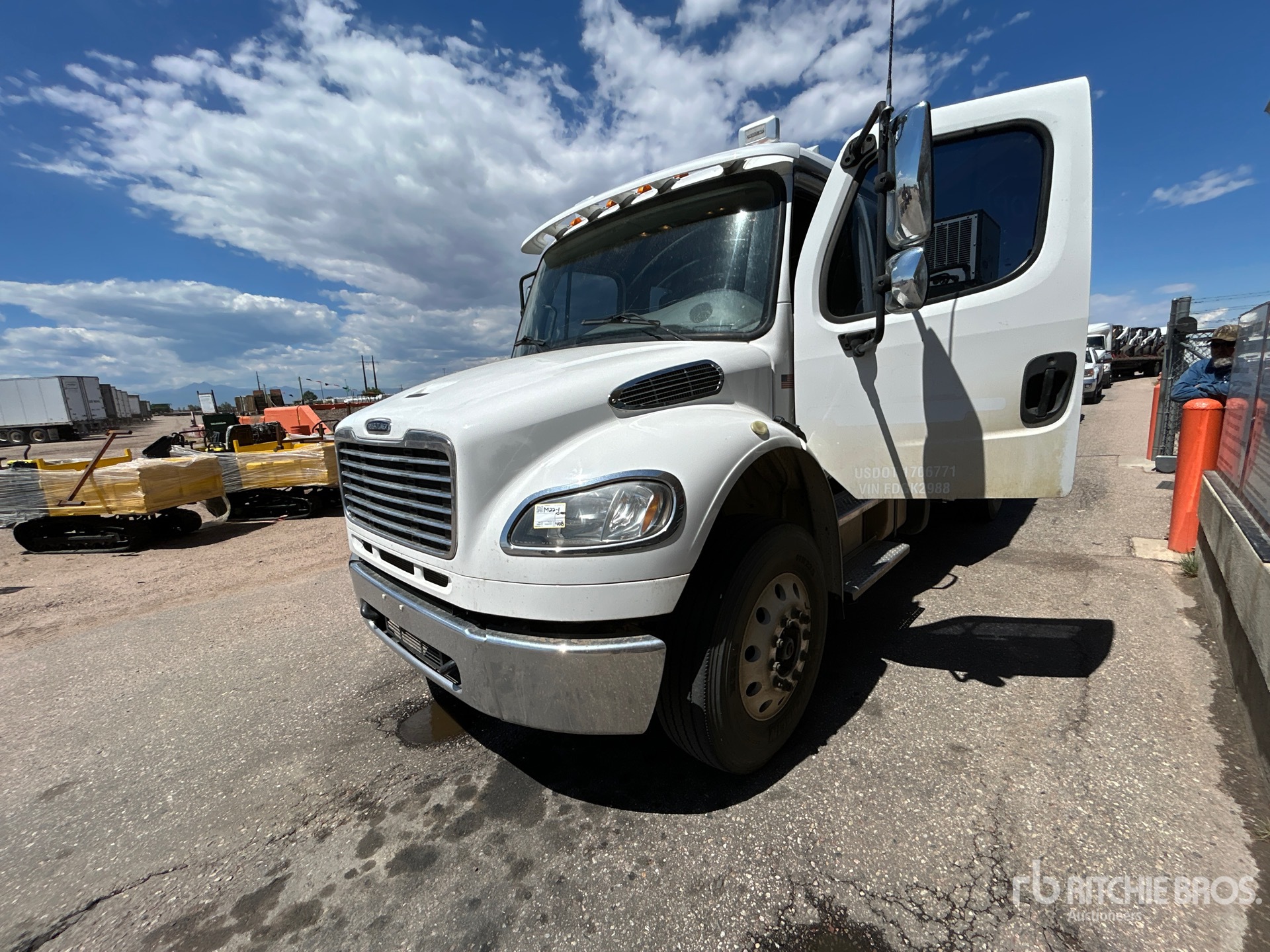 2015 Freightliner M2 106