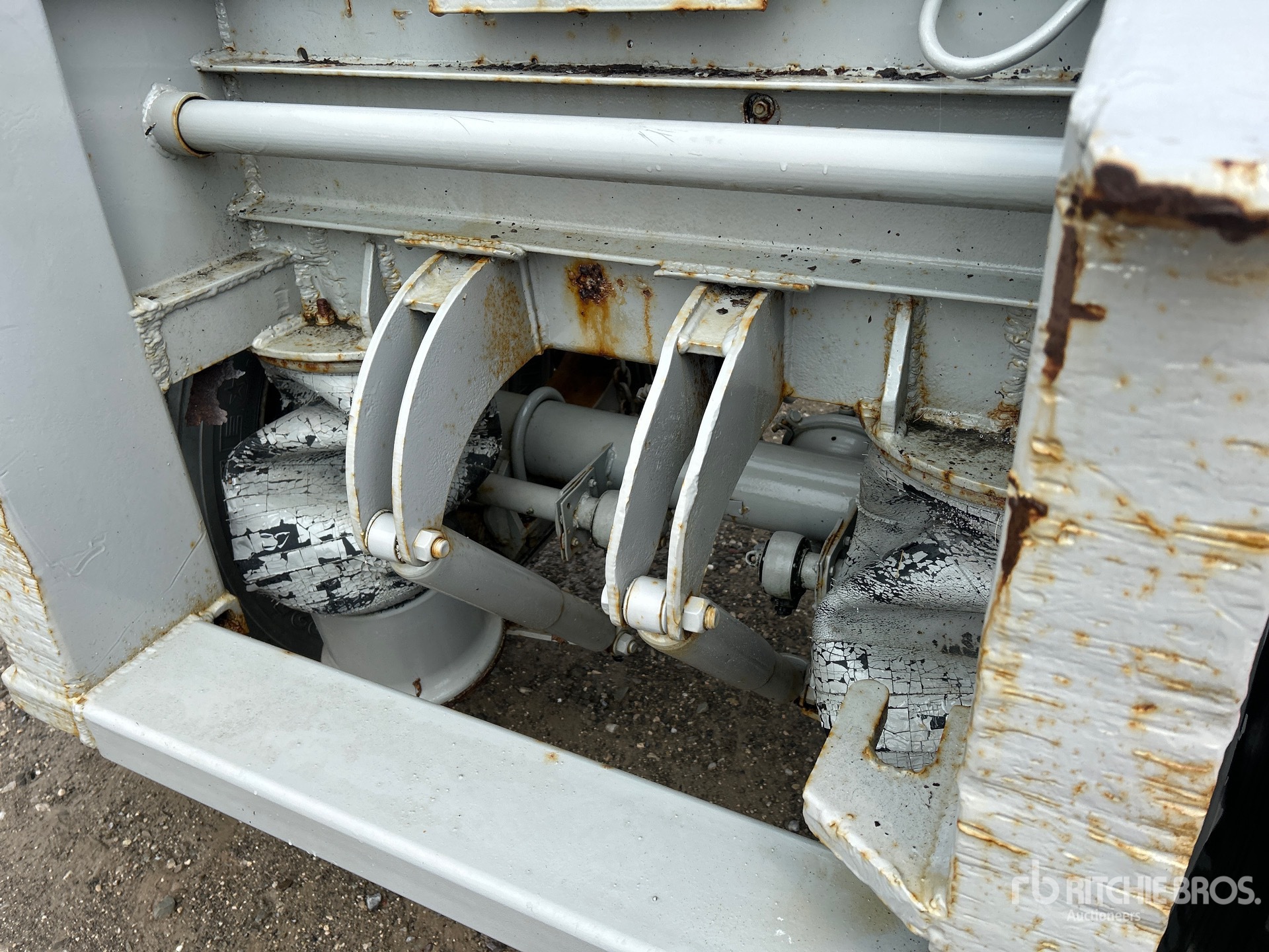 1987 Raglan 38 ft Tri/A