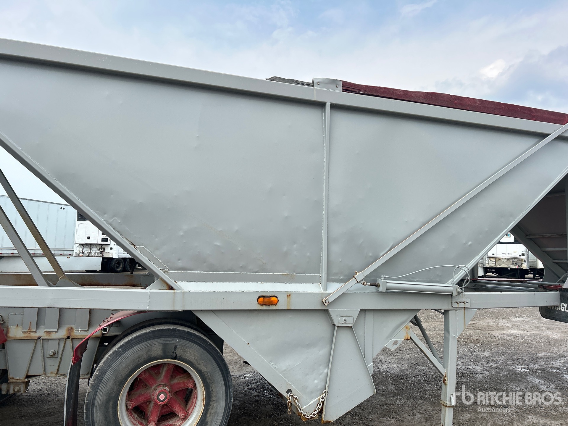 1987 Raglan 38 ft Tri/A