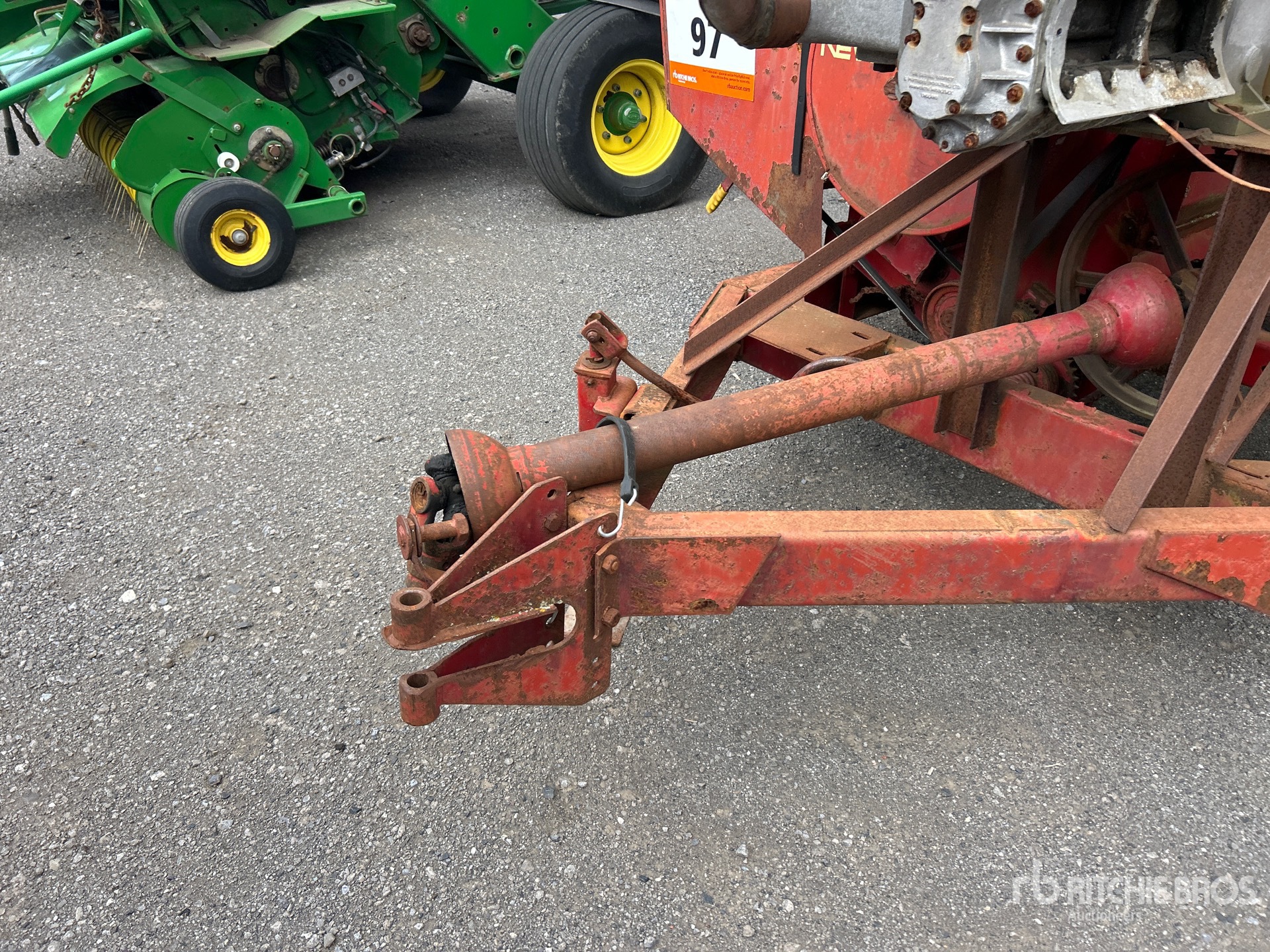 New Holland 352