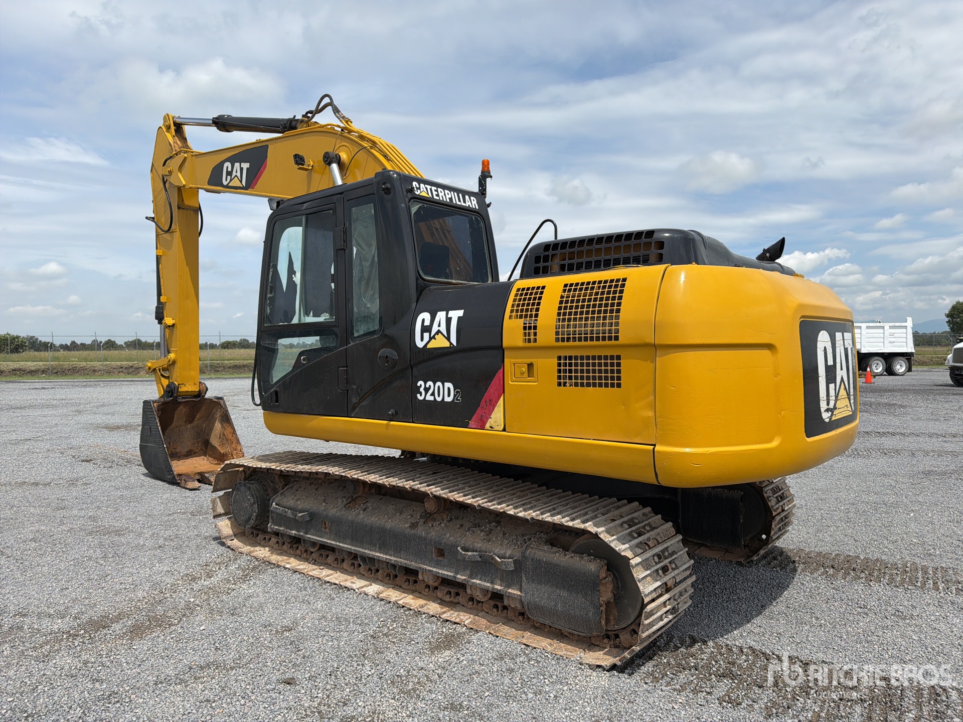 2015 Caterpillar 320D2