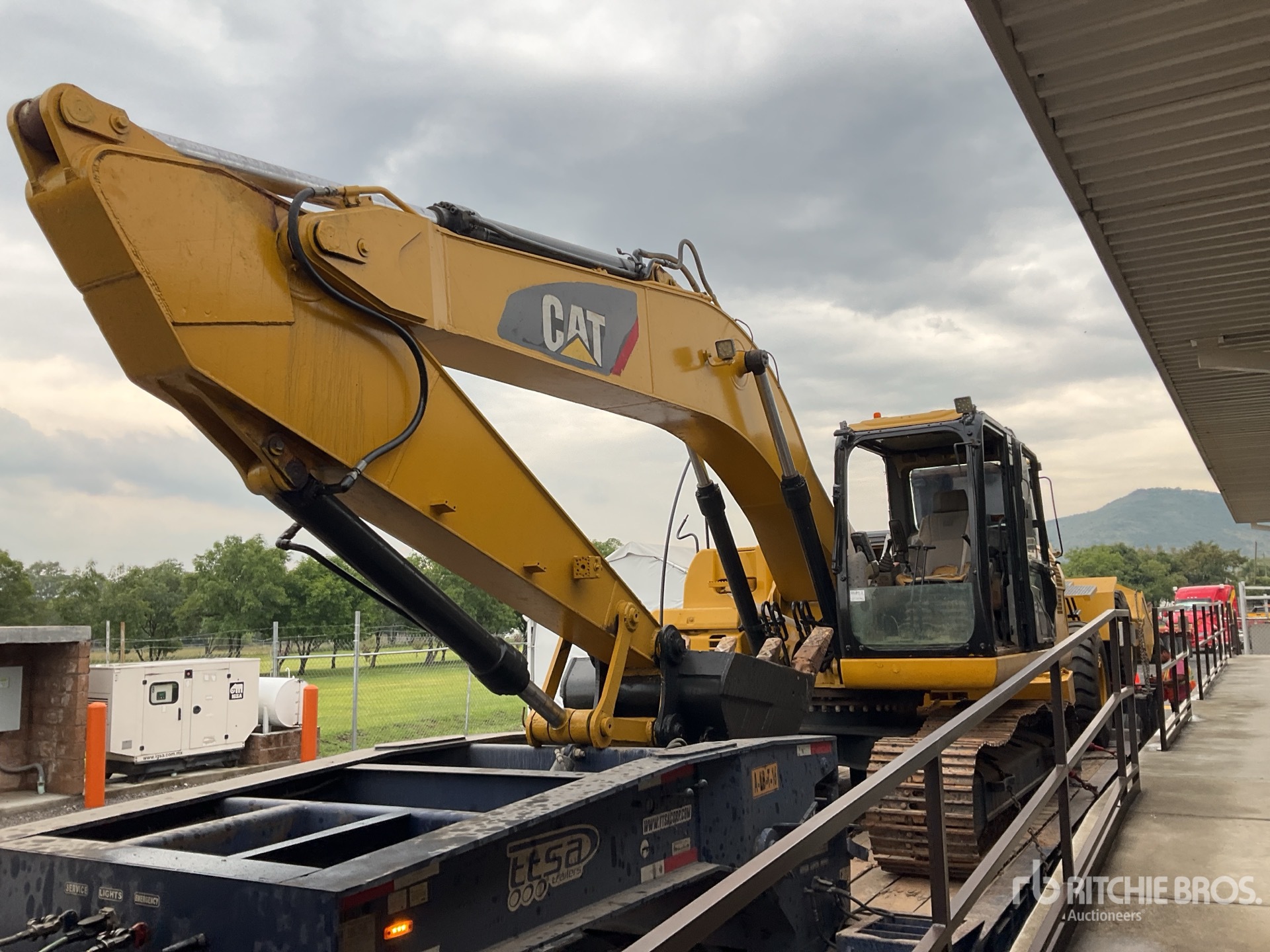 2015 Caterpillar 320D2