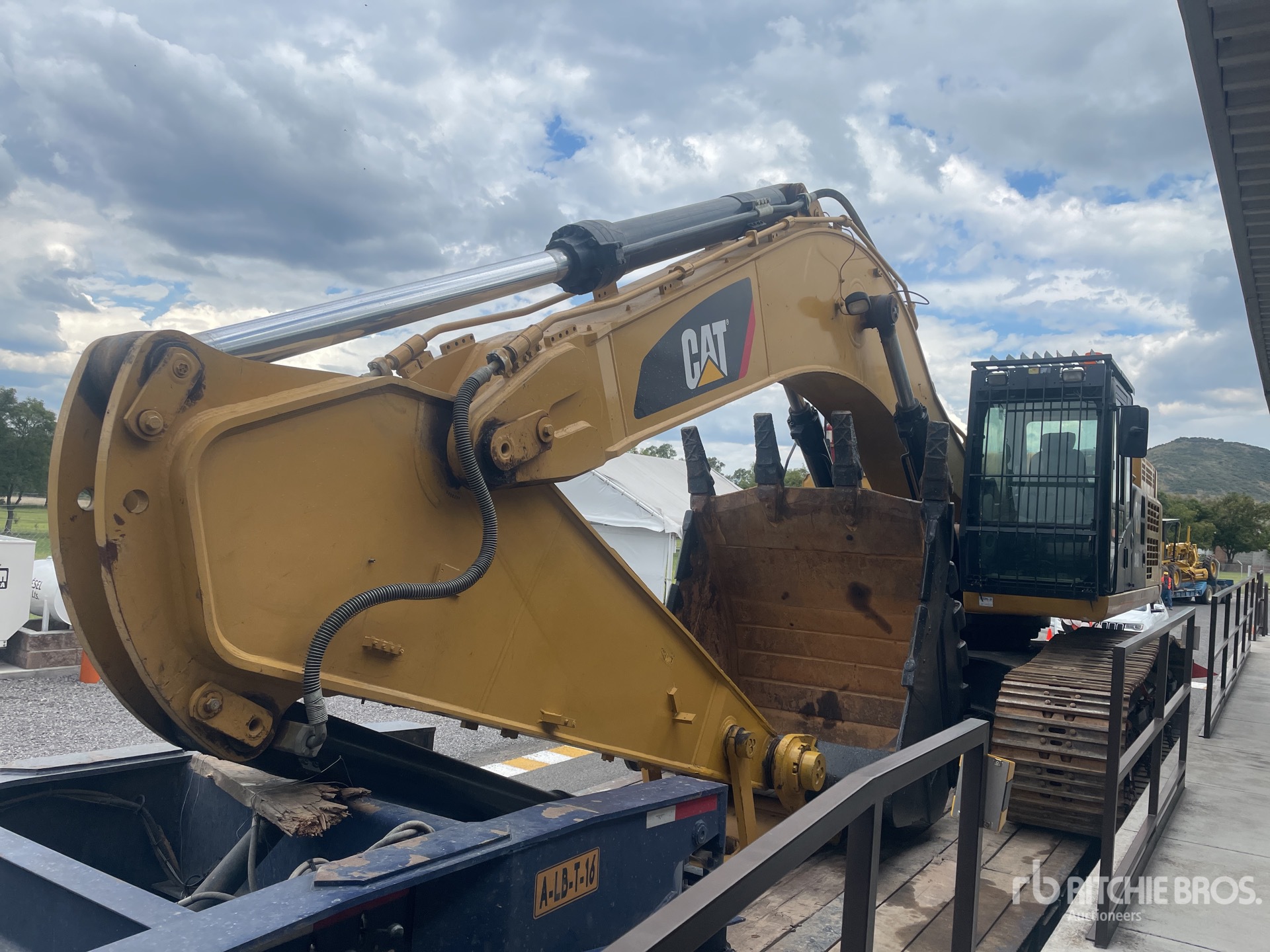 2018 Caterpillar 349D2 L