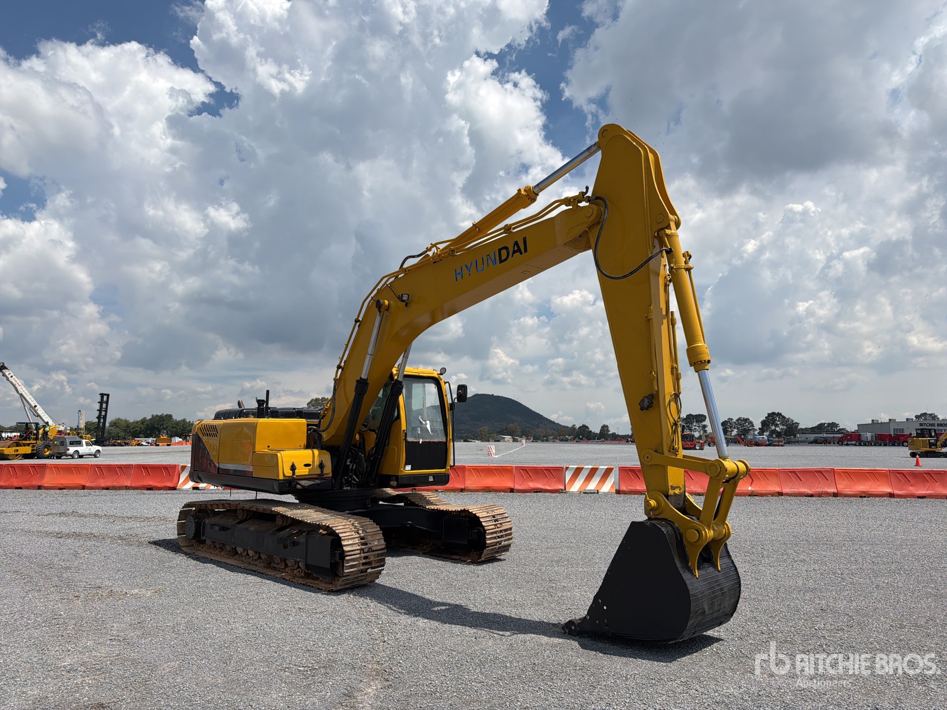 2014 Hyundai ROBEX220LC-9S