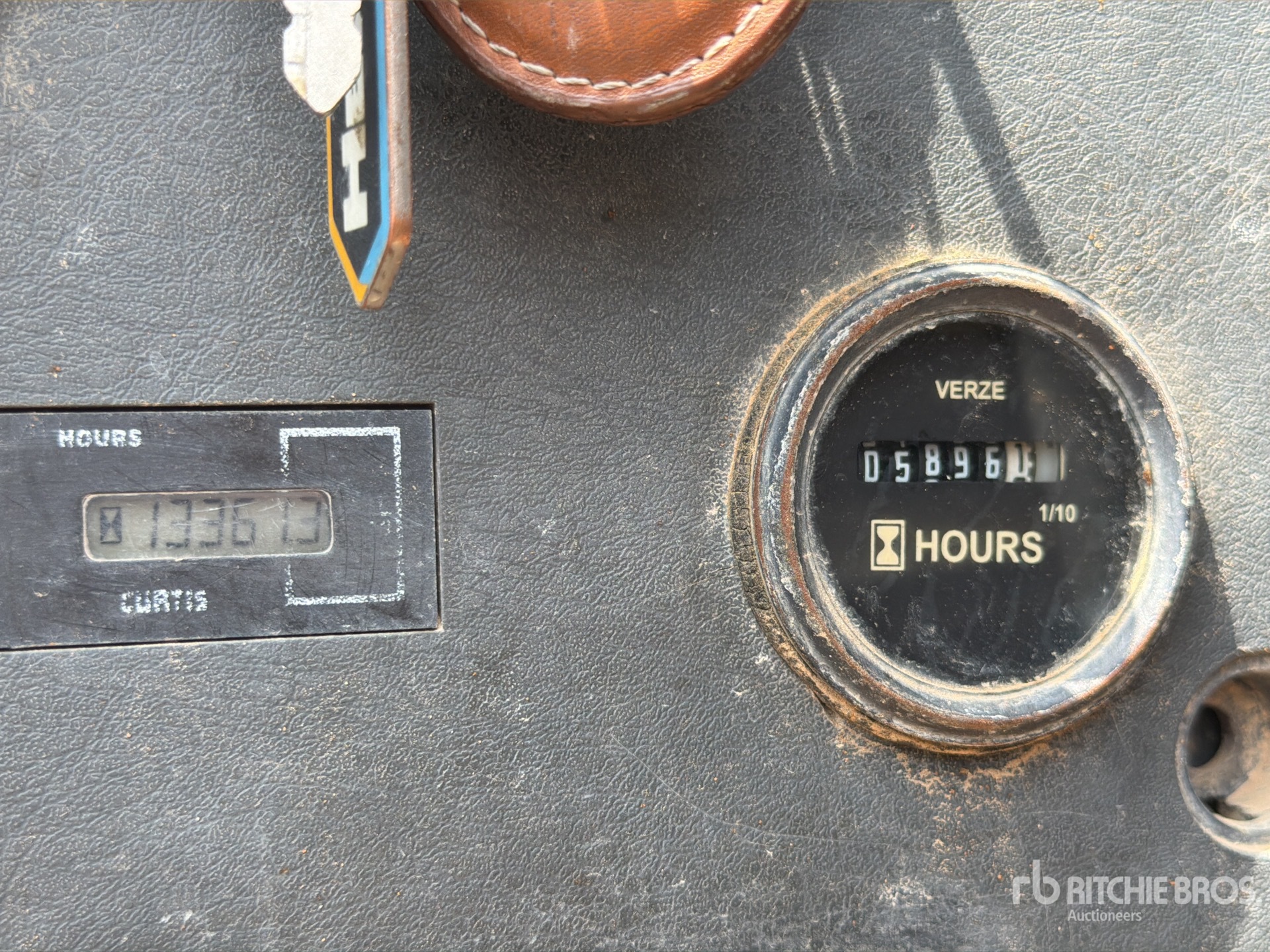 2014 Hyundai ROBEX220LC-9S