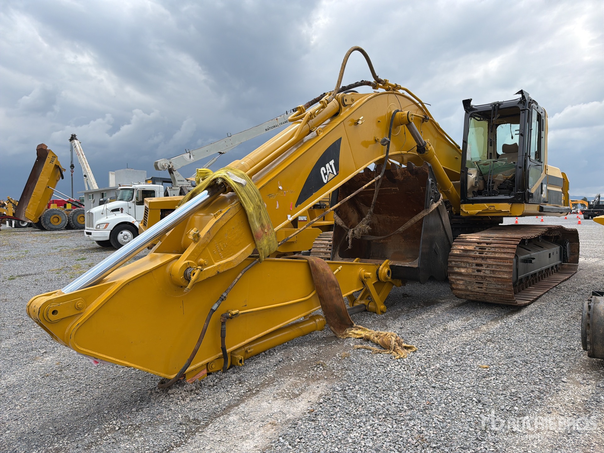 2002 Caterpillar 330B L