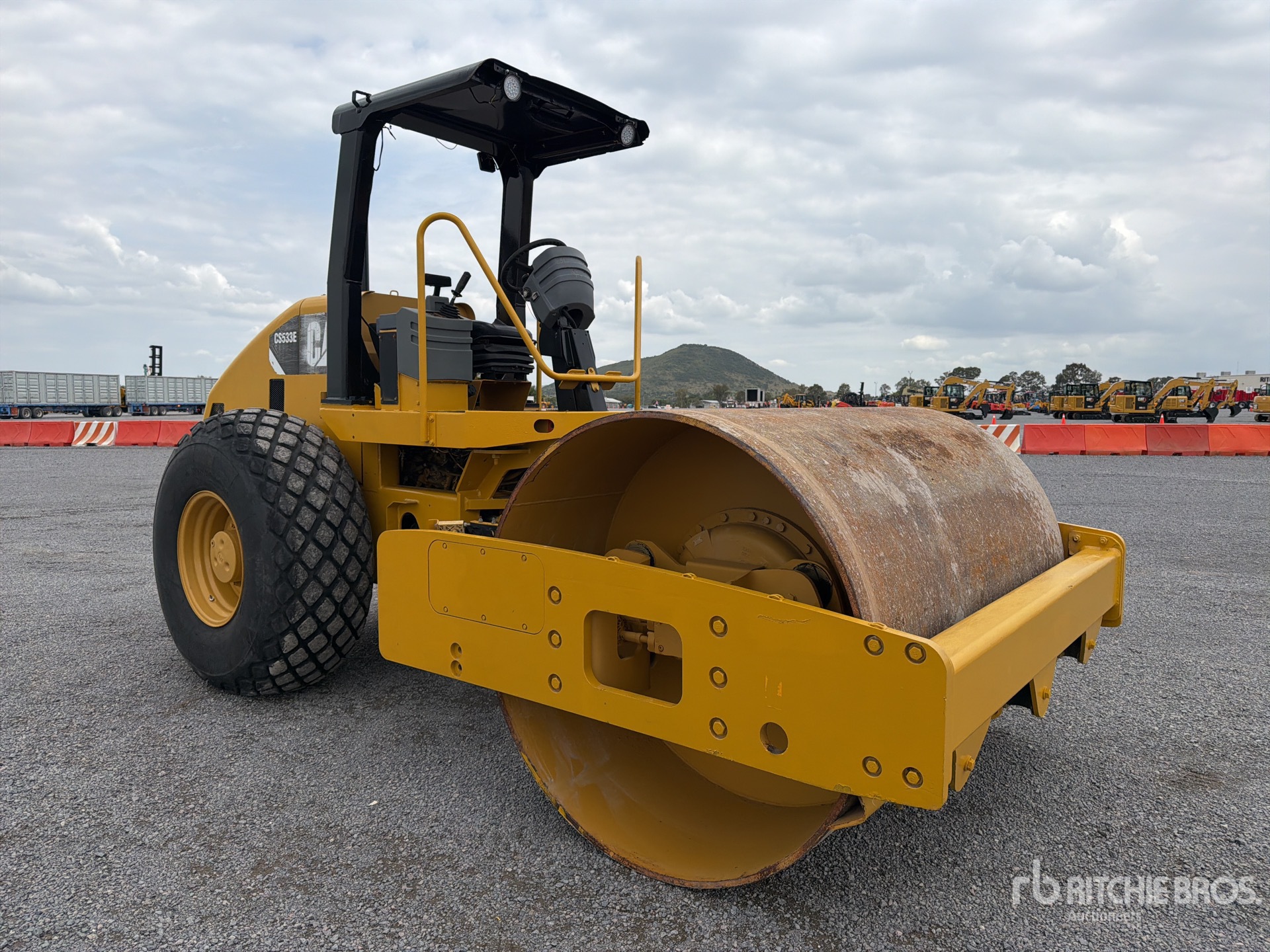 2012 Caterpillar CS-533E